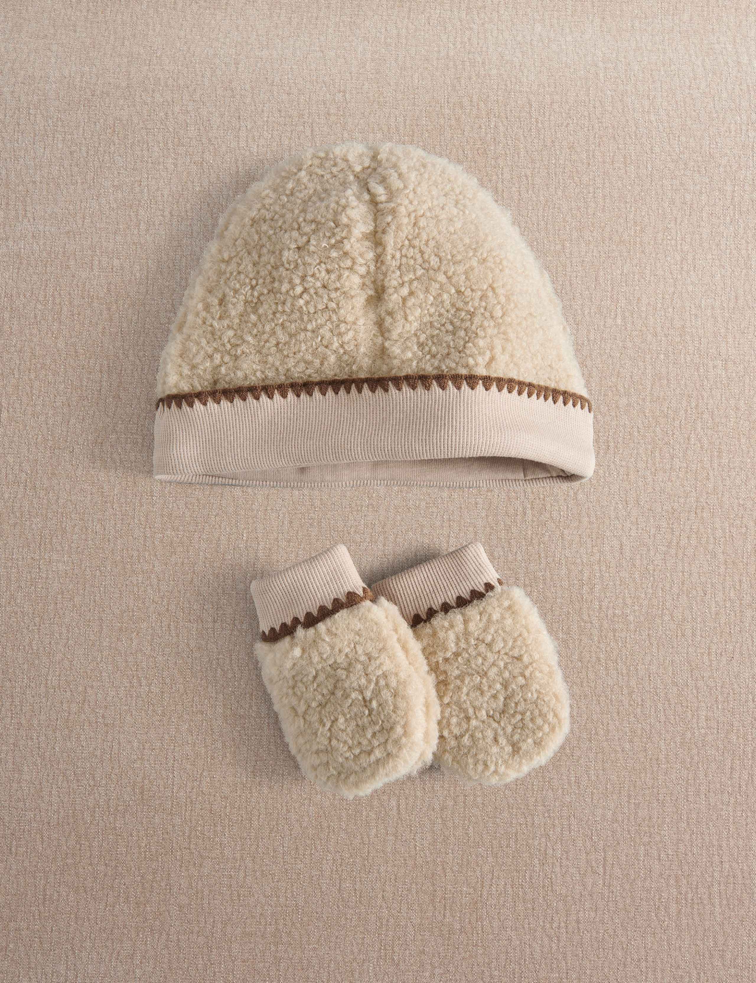 Borg Hat & Mitts Set (0-12 Mths) 1 of 4