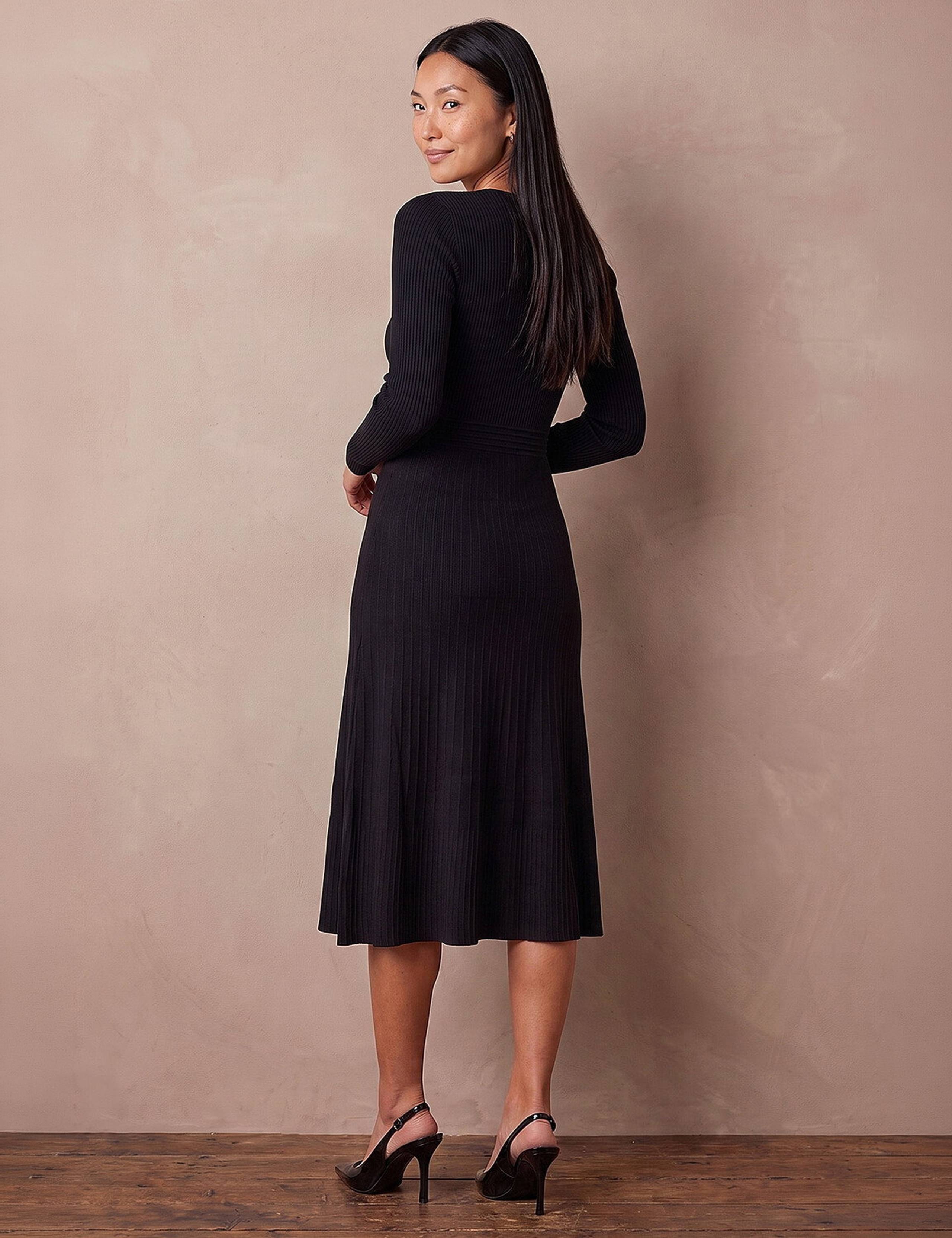 V Neck Trim Detail Dress 4 of 4