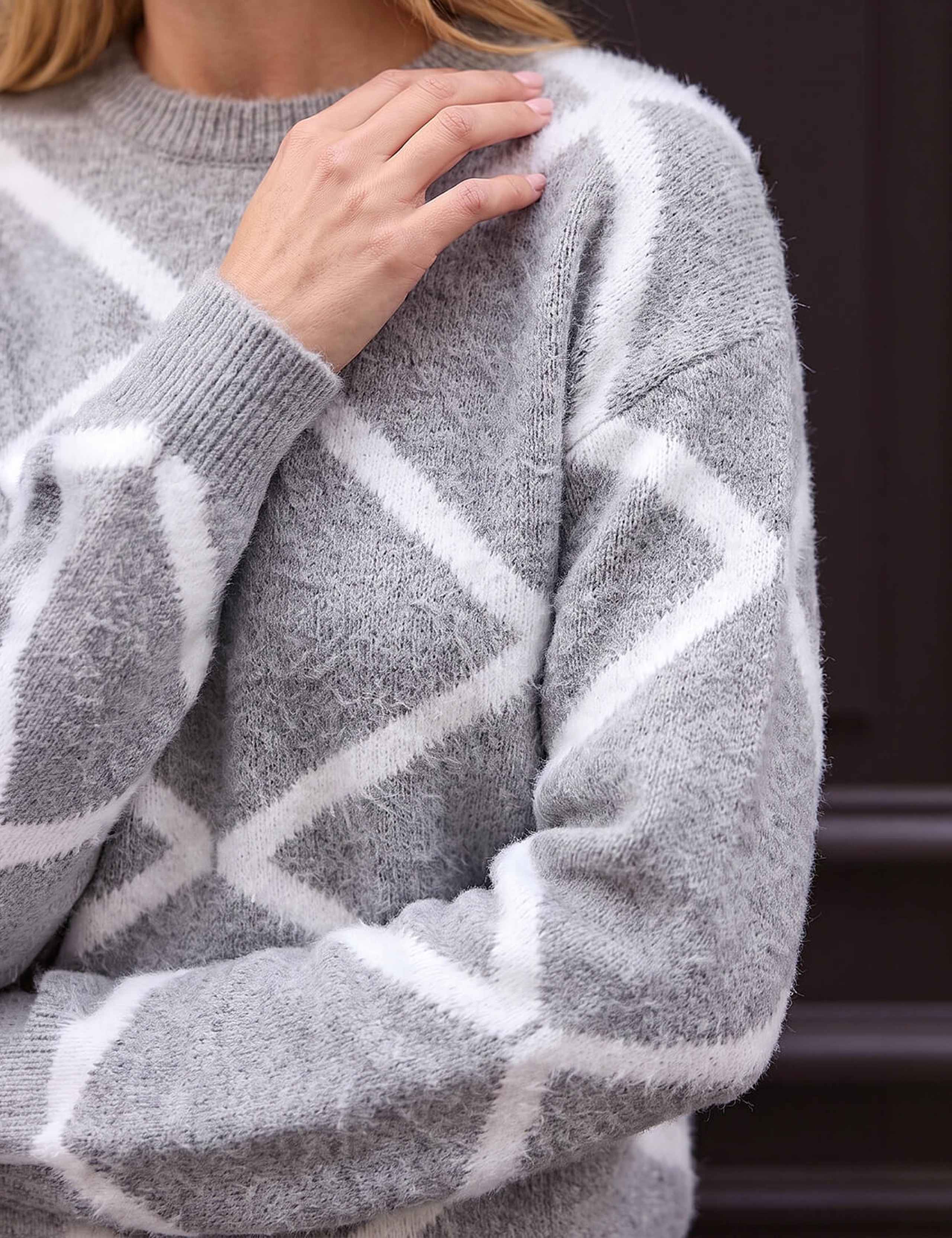 Fluffy Diamond Print Jumper 4 of 4