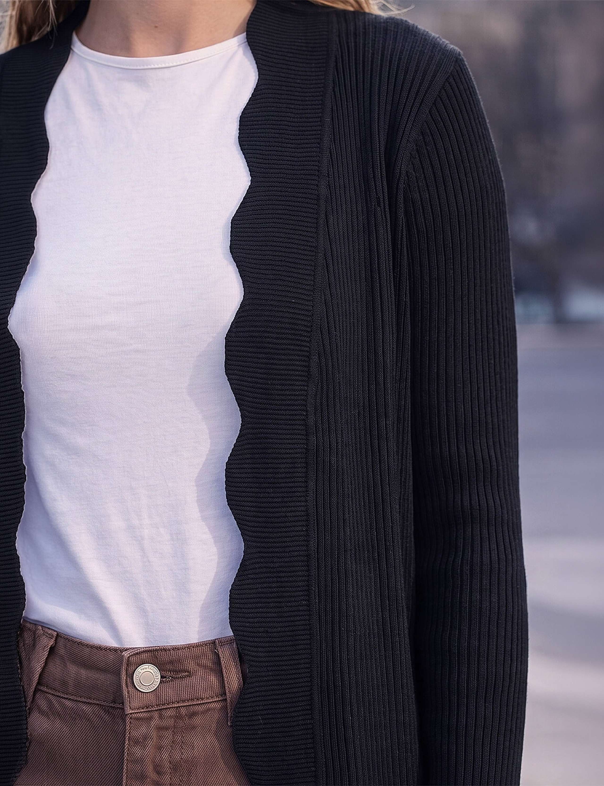 Rib Scallop Cardigan 4 of 4