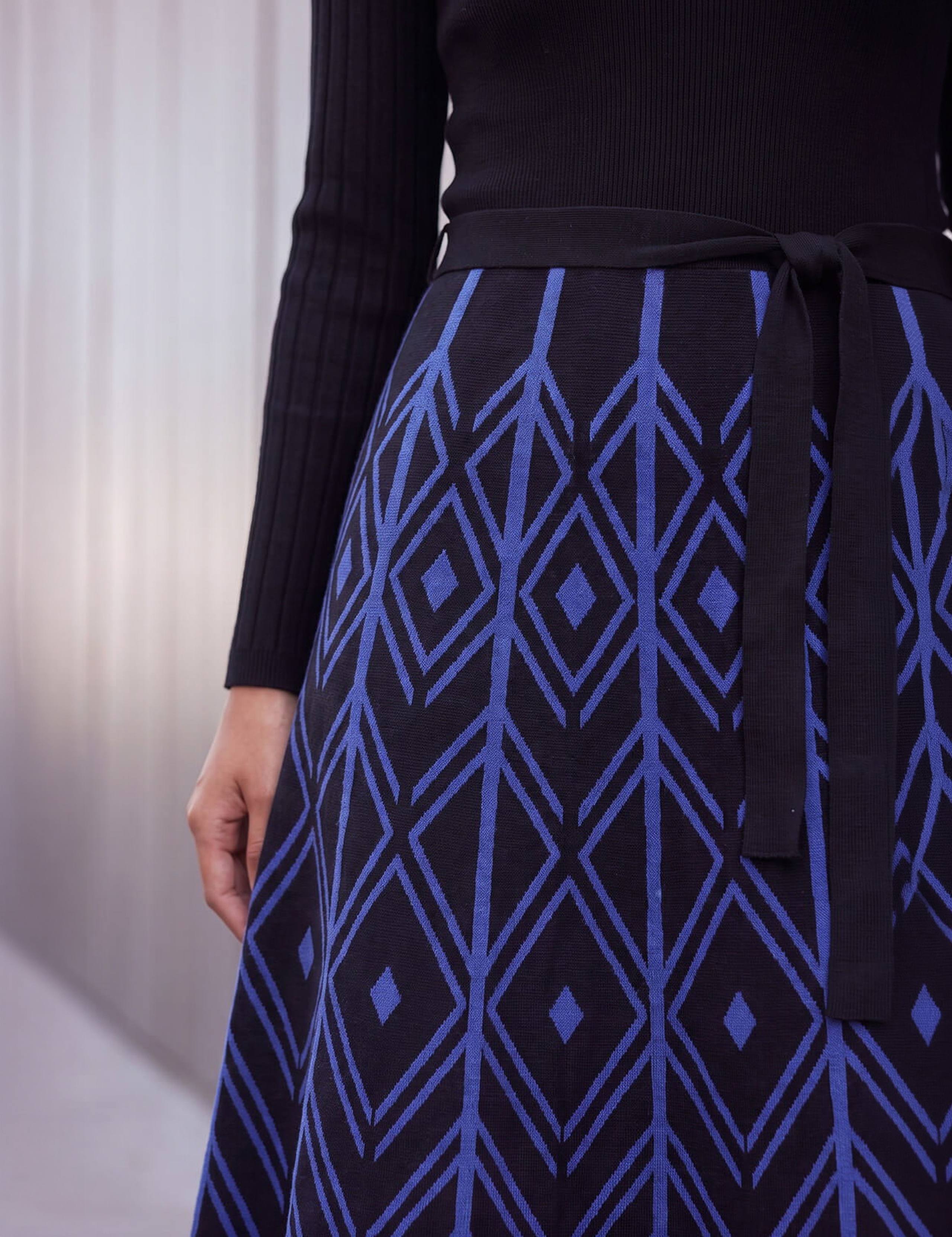Chevron Print Belted Knit Dress 4 of 4