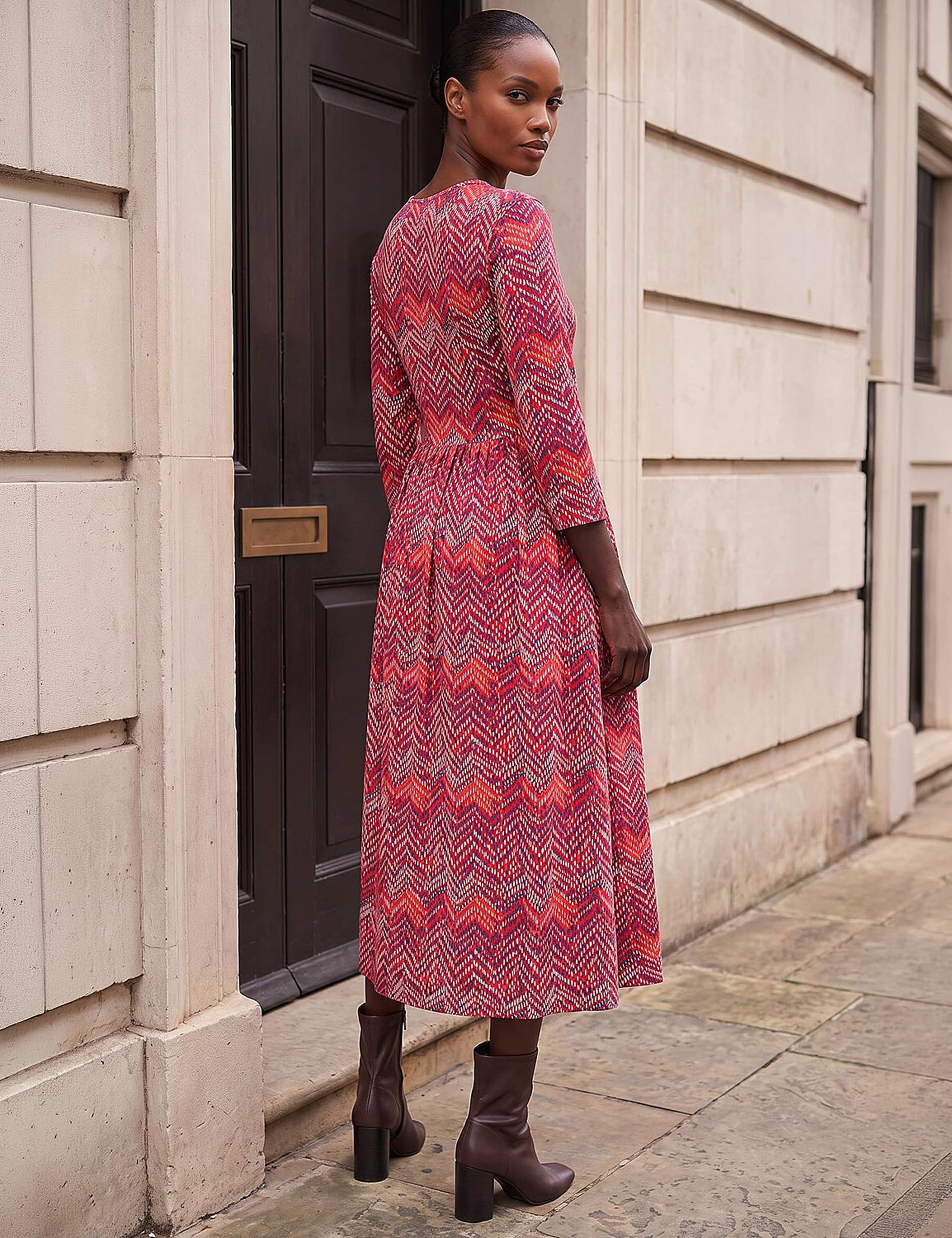 Zig Zag Print Scoop Neck Midi Waisted Dress 3 of 4