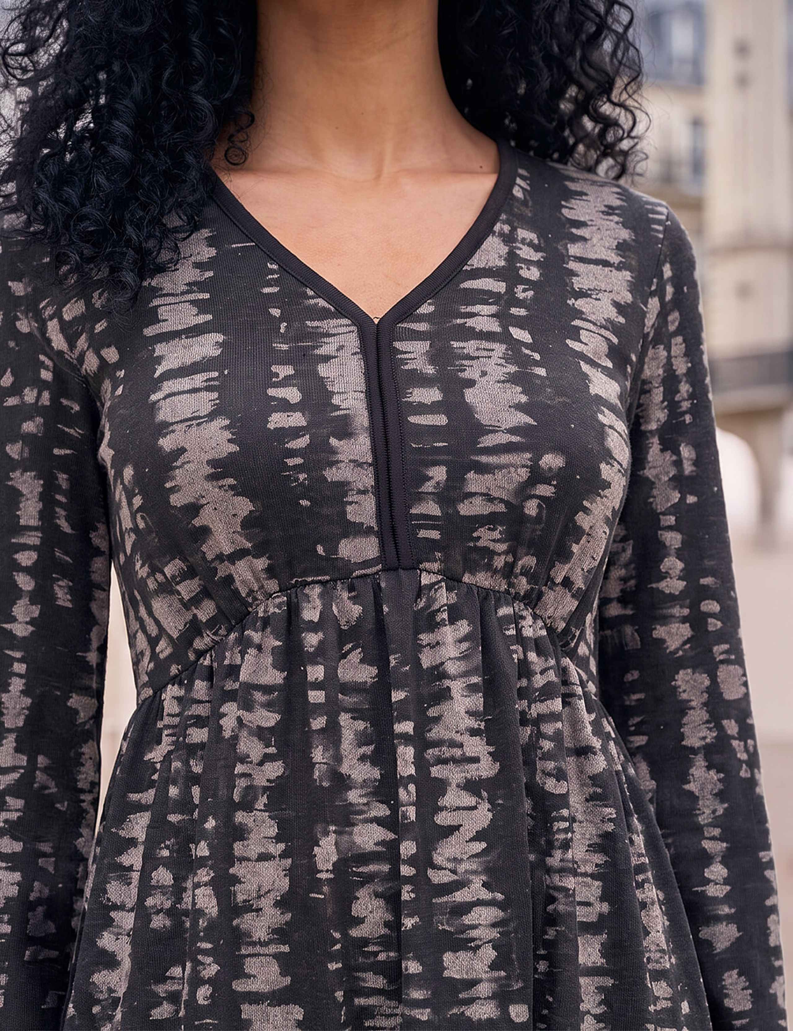 Abstract Print Knitted Empire Line Knee Length Swing Dress 4 of 4