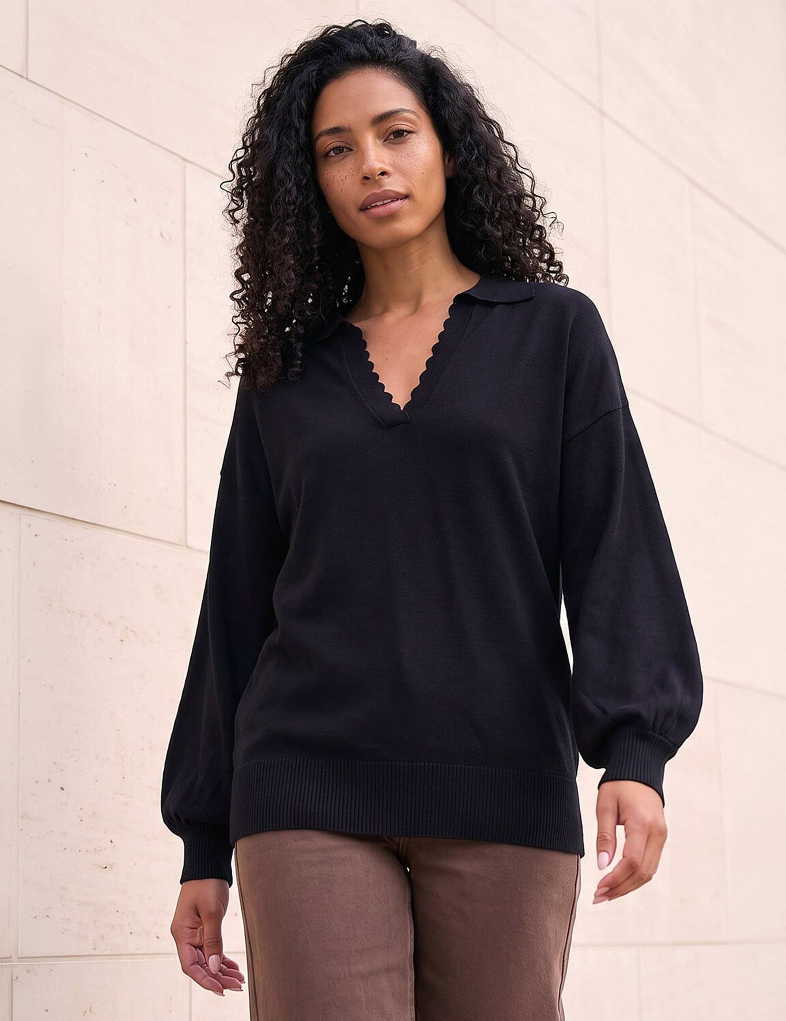 V Neck Scallop Edge Jumper 1 of 4