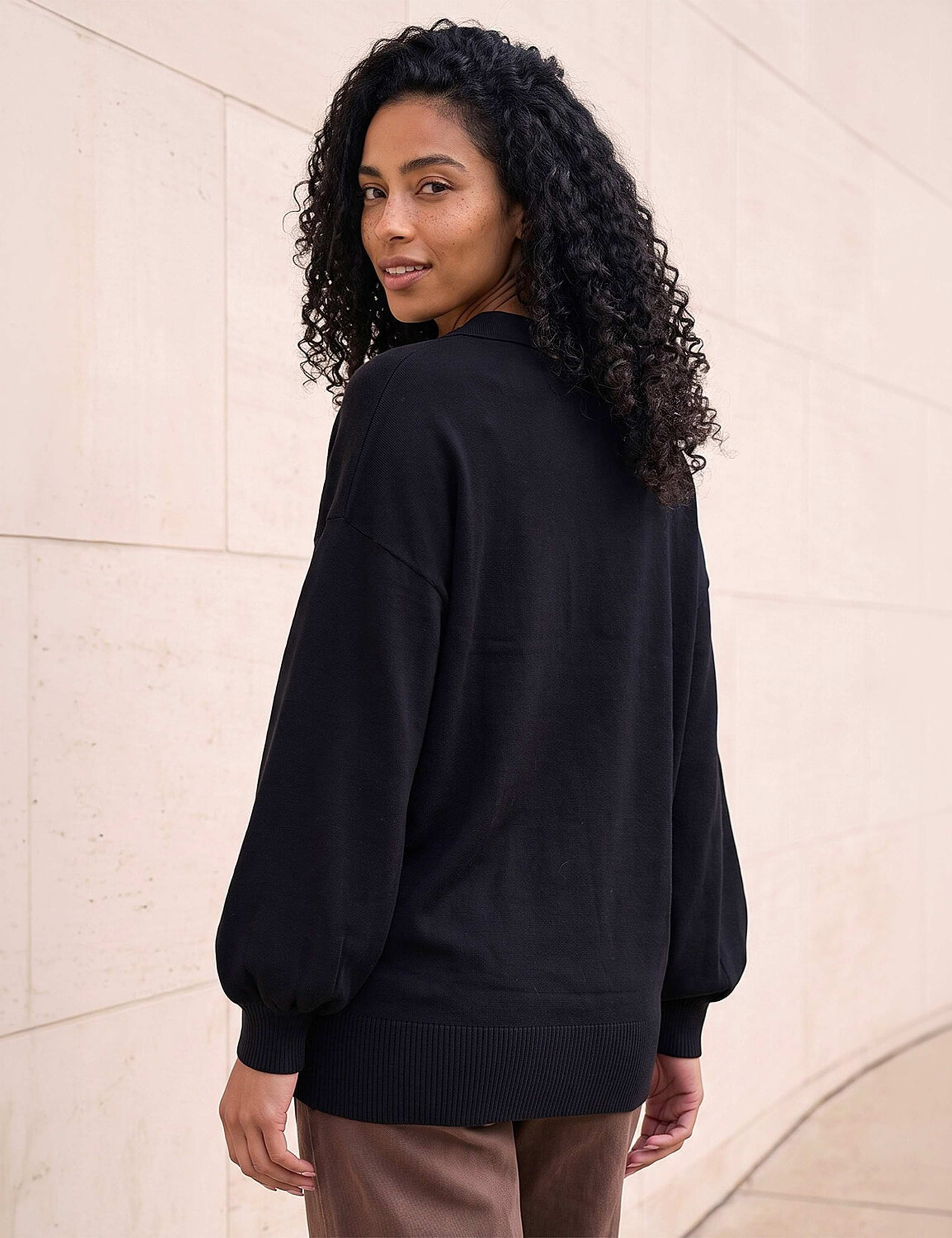 V Neck Scallop Edge Jumper 4 of 4