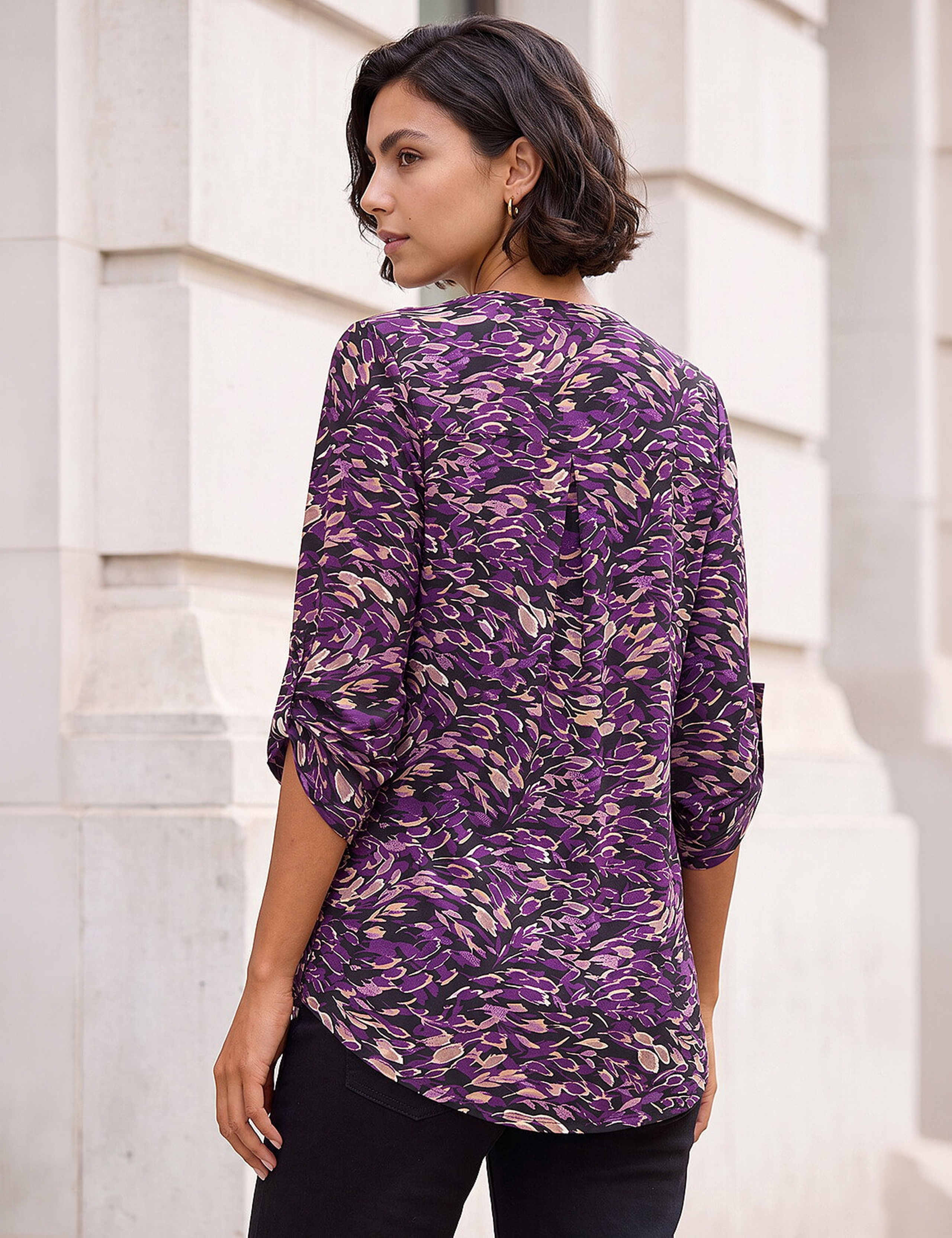 Abstract Print V Neck Stretch Shirt 4 of 4