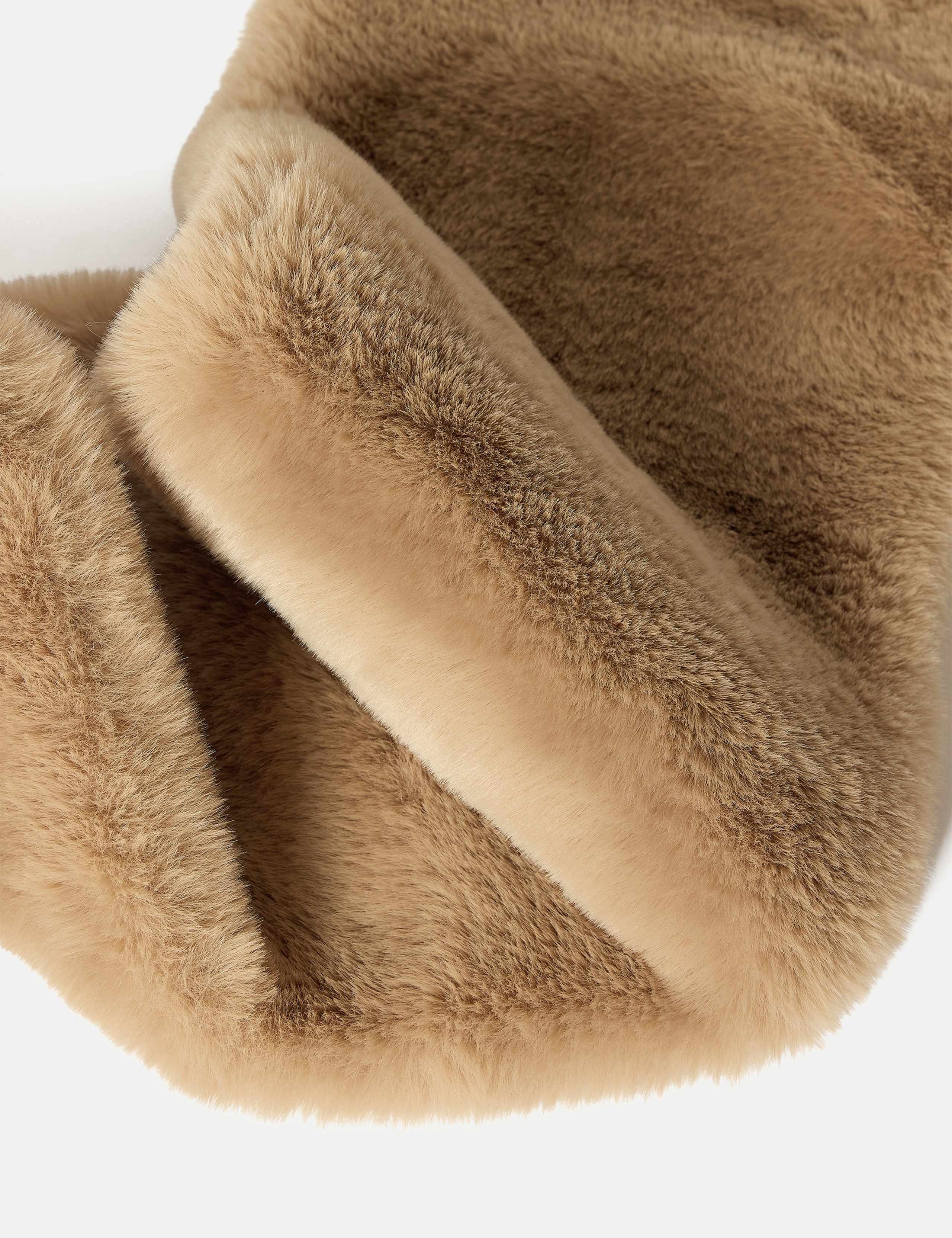 Fluffy Lined Scarf 4 of 4