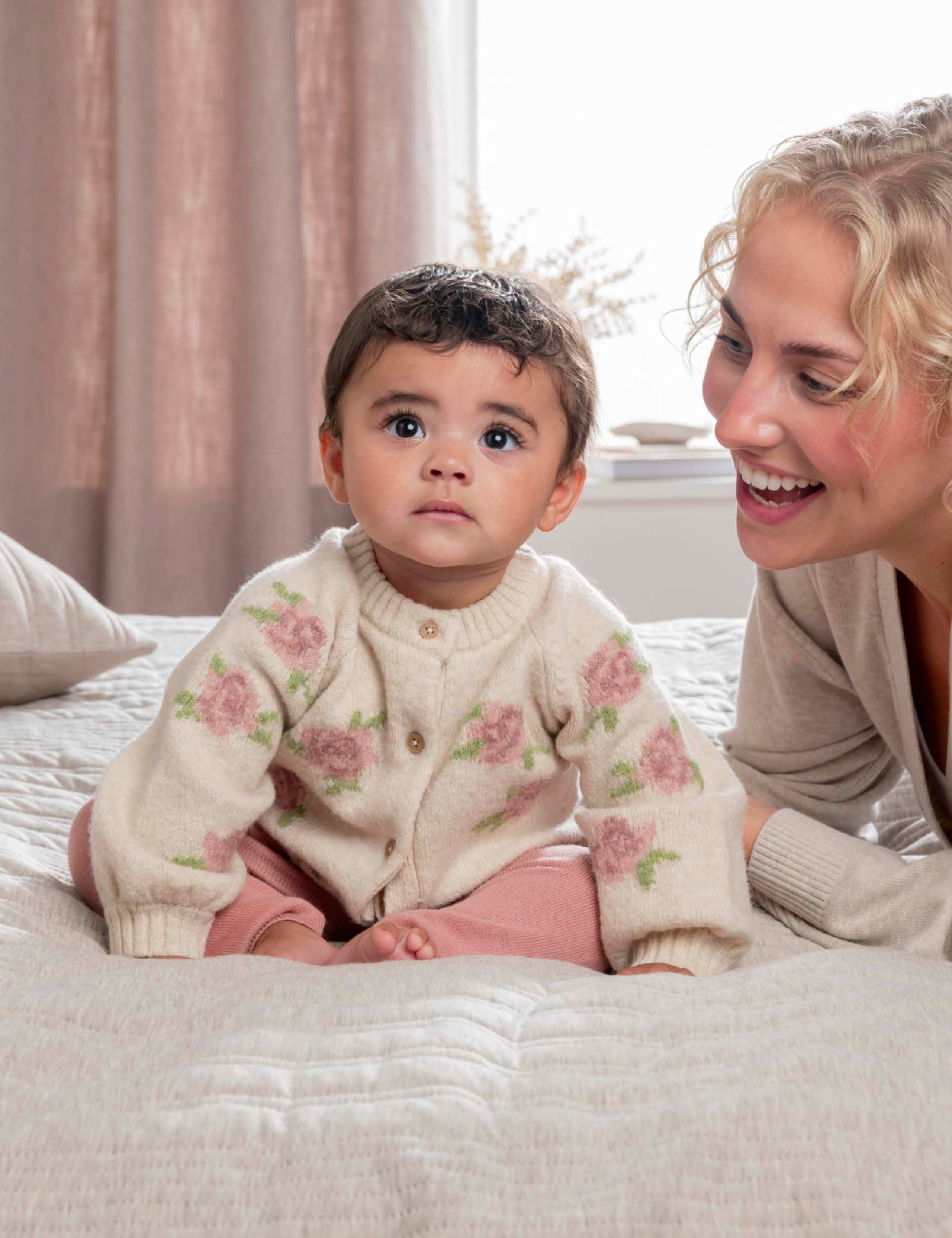 2pc Knitted Cardigan & Leggings Set (0-12 Mths) 3 of 9