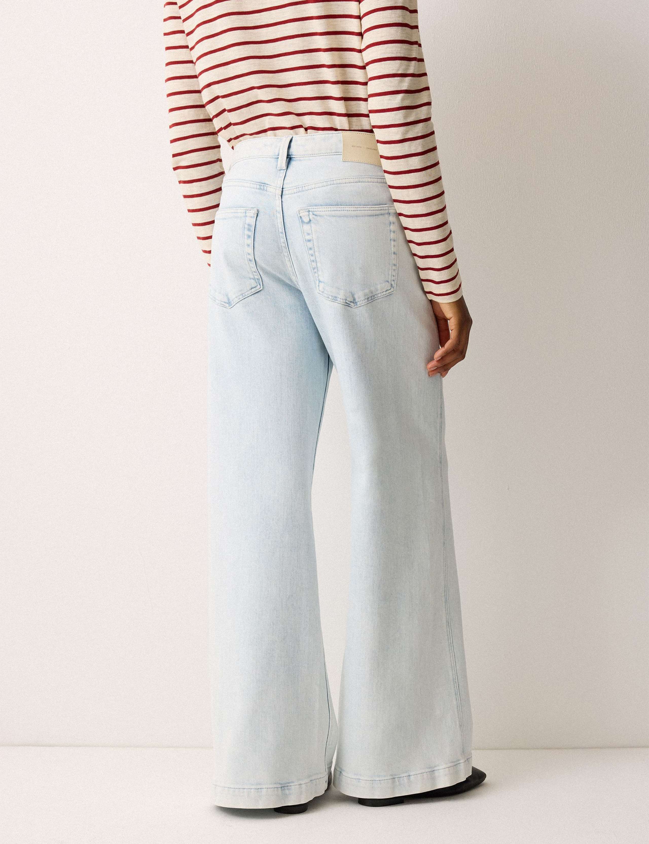 Mid Rise Wide Leg jeans 3 of 5