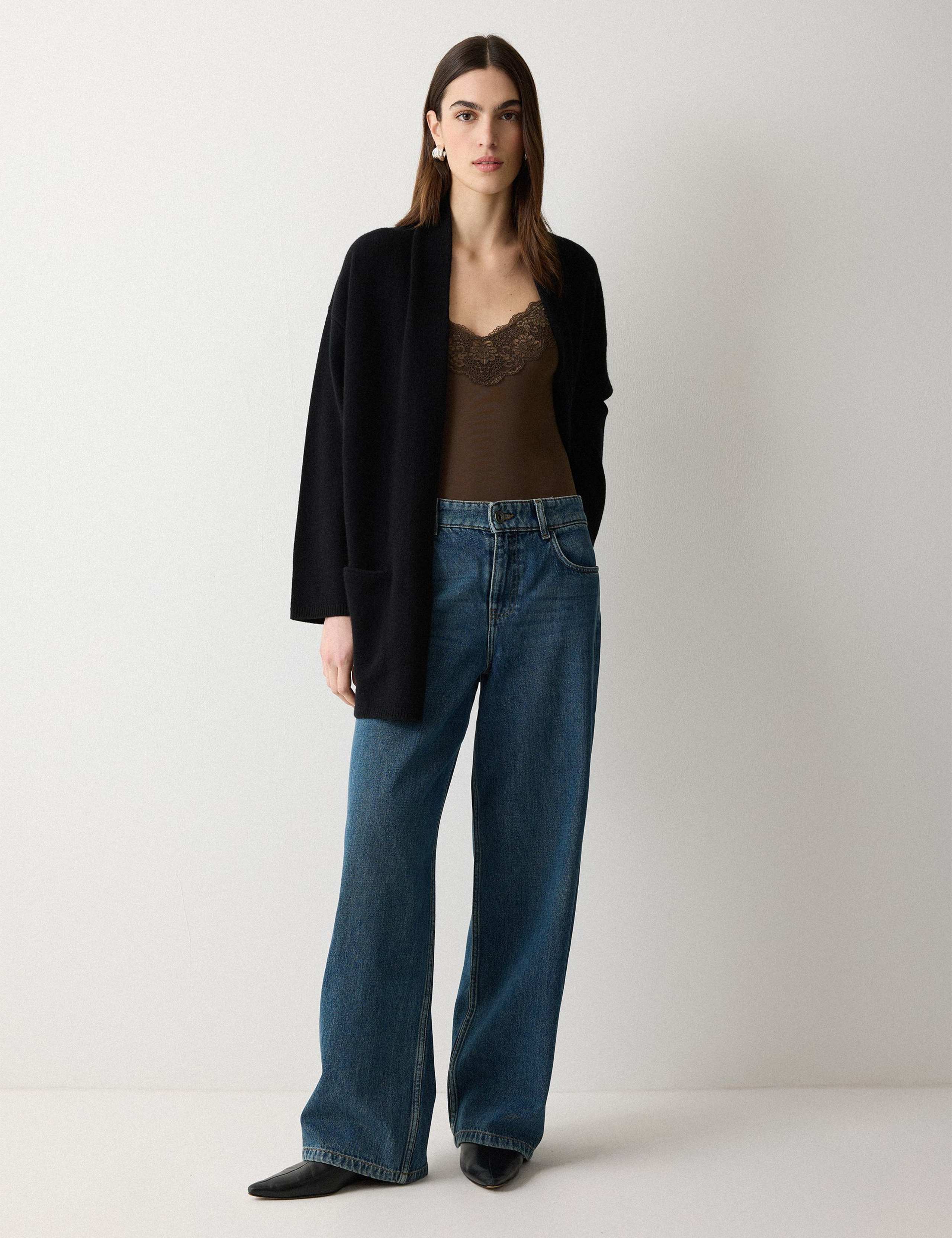 Modal Rich V-Neck Lace Vest 3 of 6