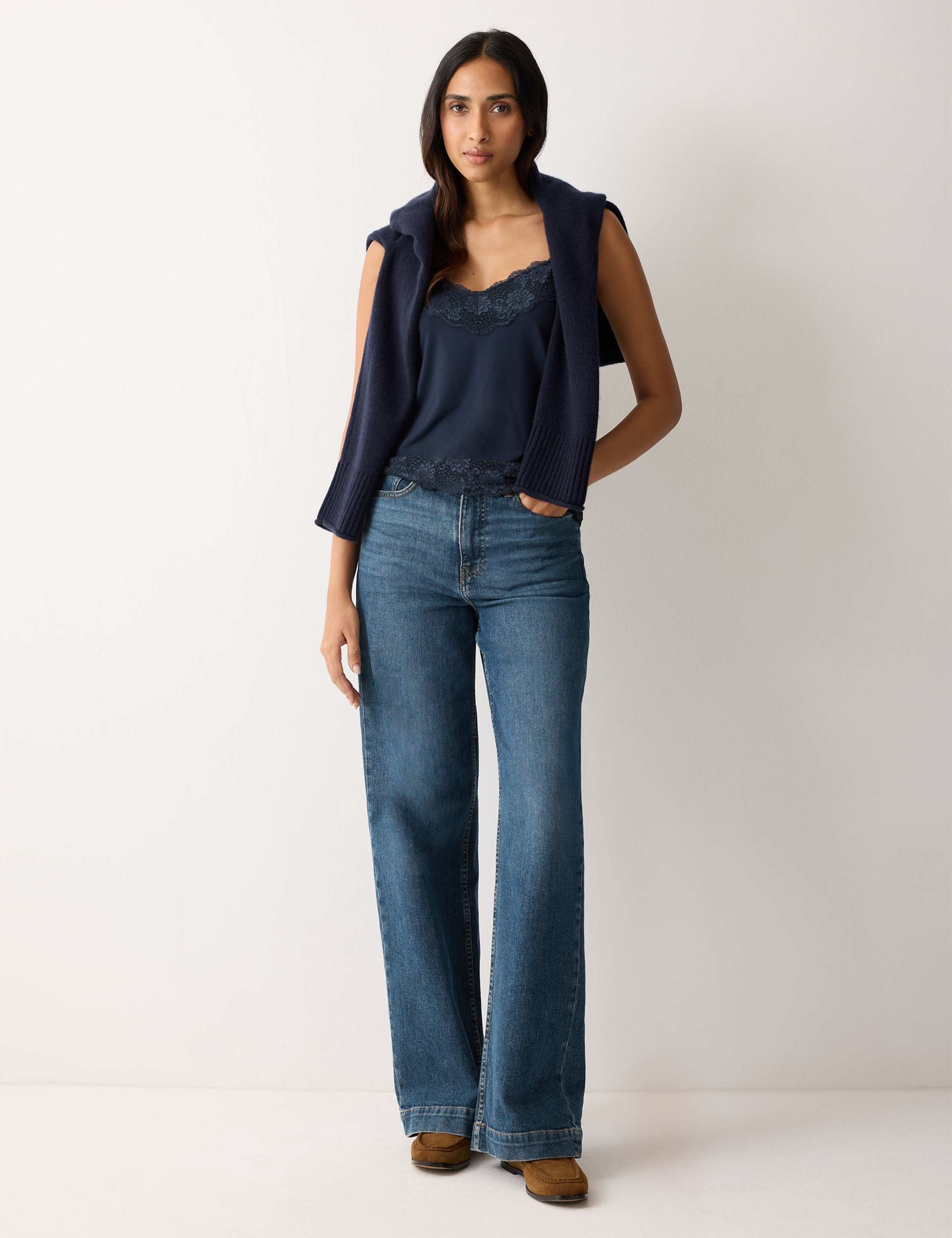 Modal Rich V-Neck Lace Vest 2 of 4