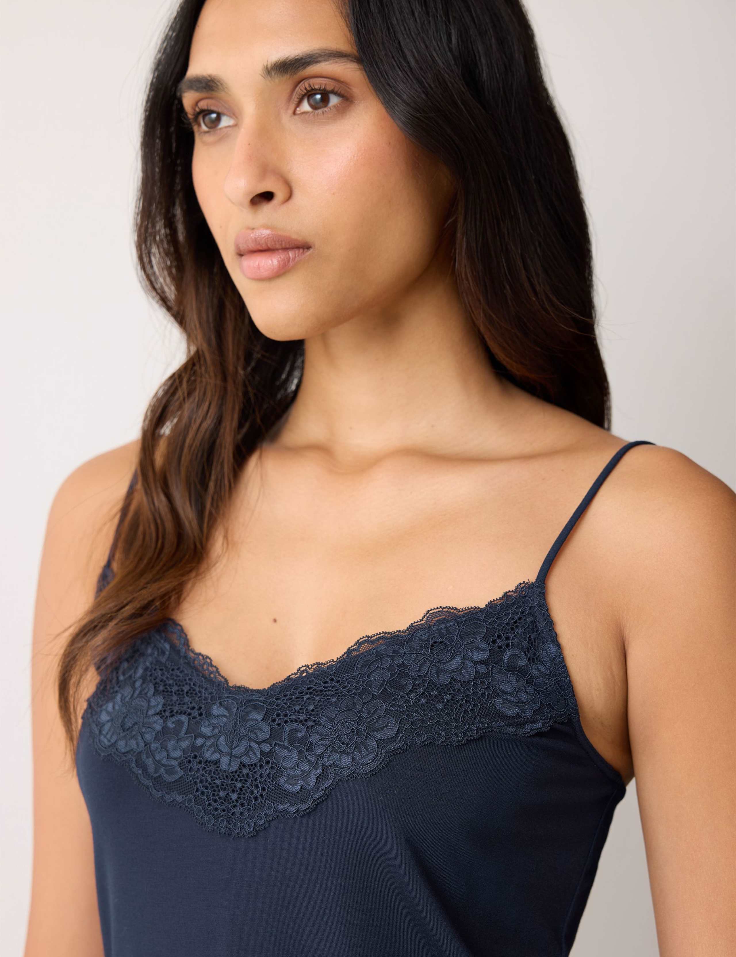 Modal Rich V-Neck Lace Vest 4 of 4