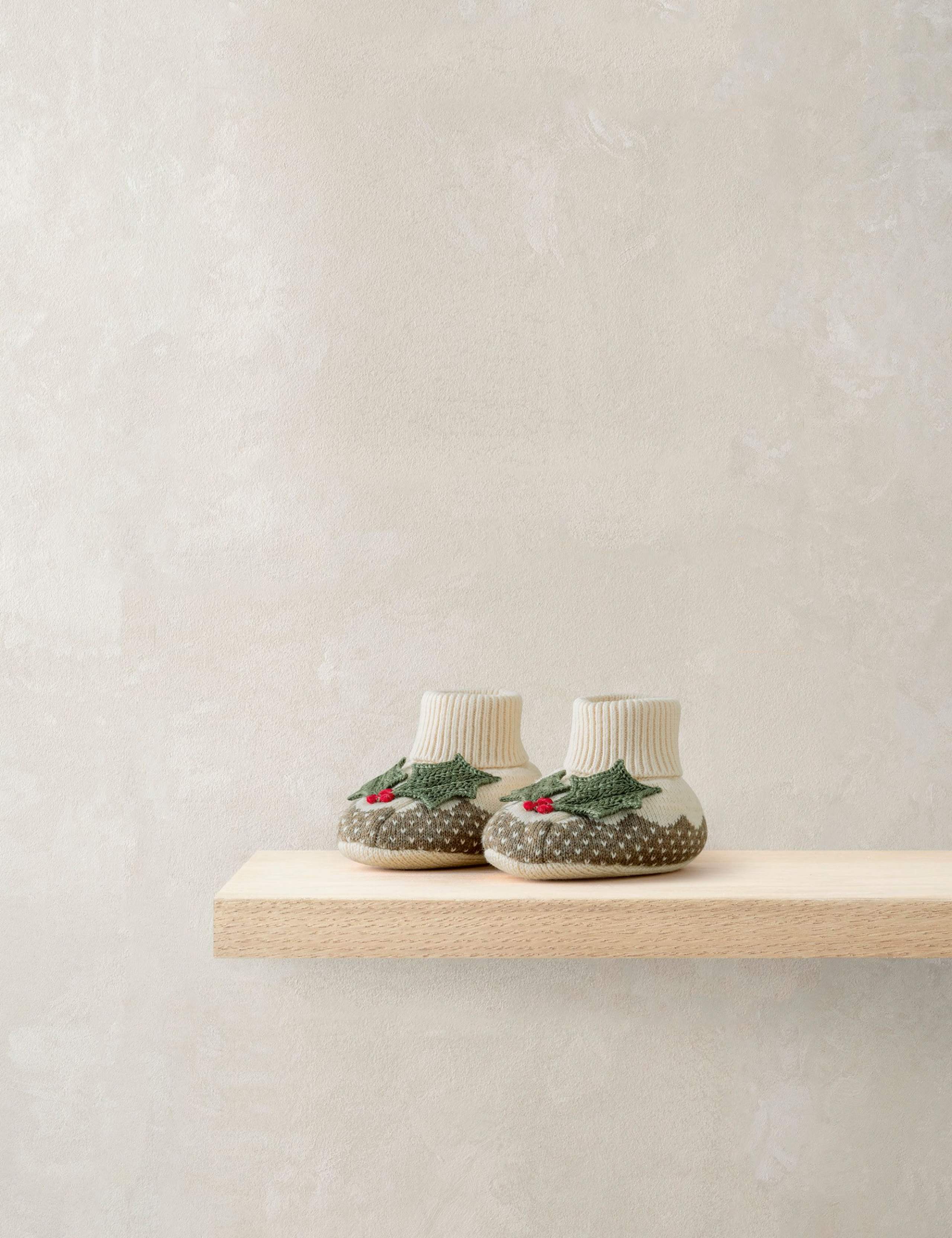 Christmas Pudding Booties (0-12 Mths) 1 of 2