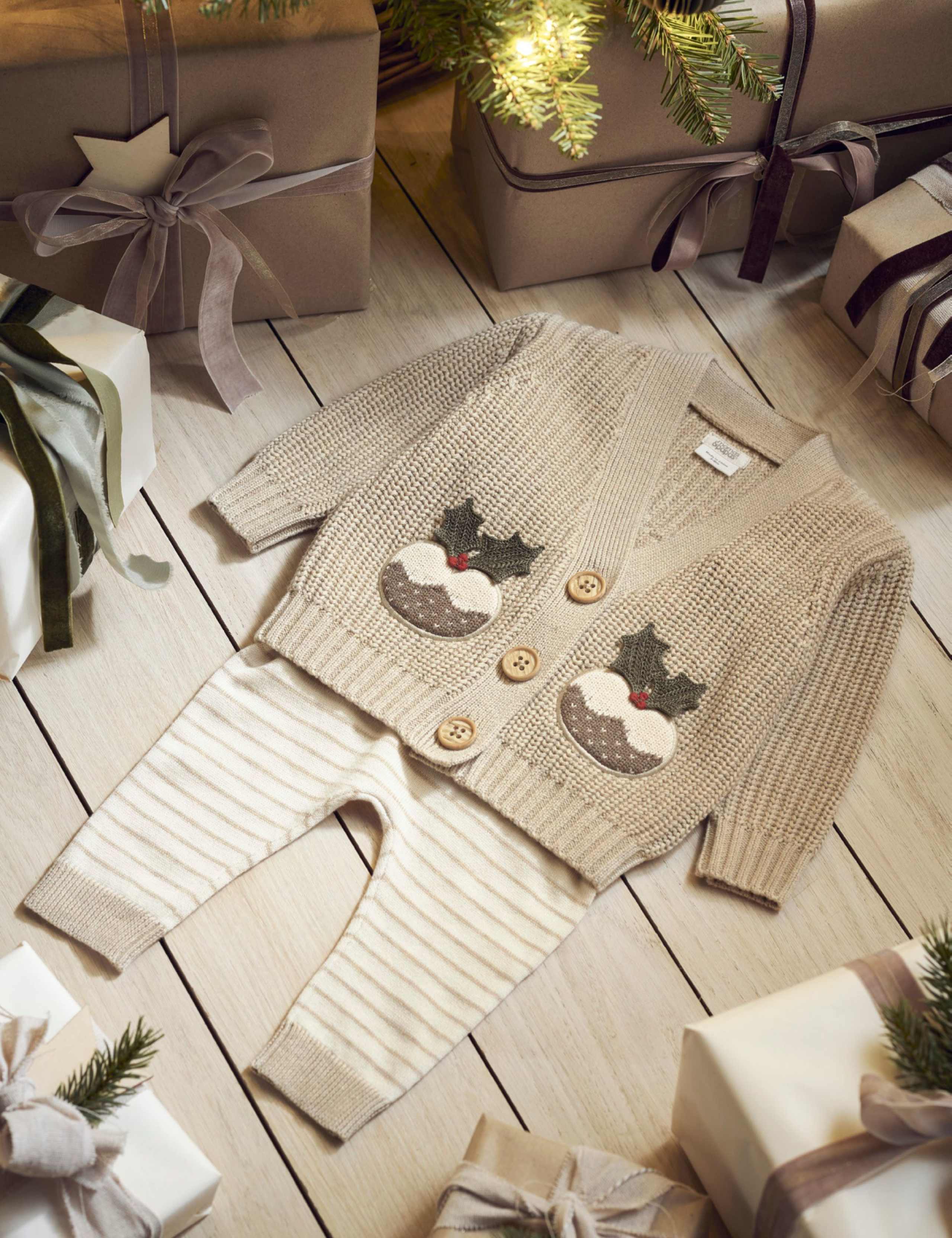 2pc Cotton Rich Christmas Pudding Outfit (0-12 Mths) 4 of 10