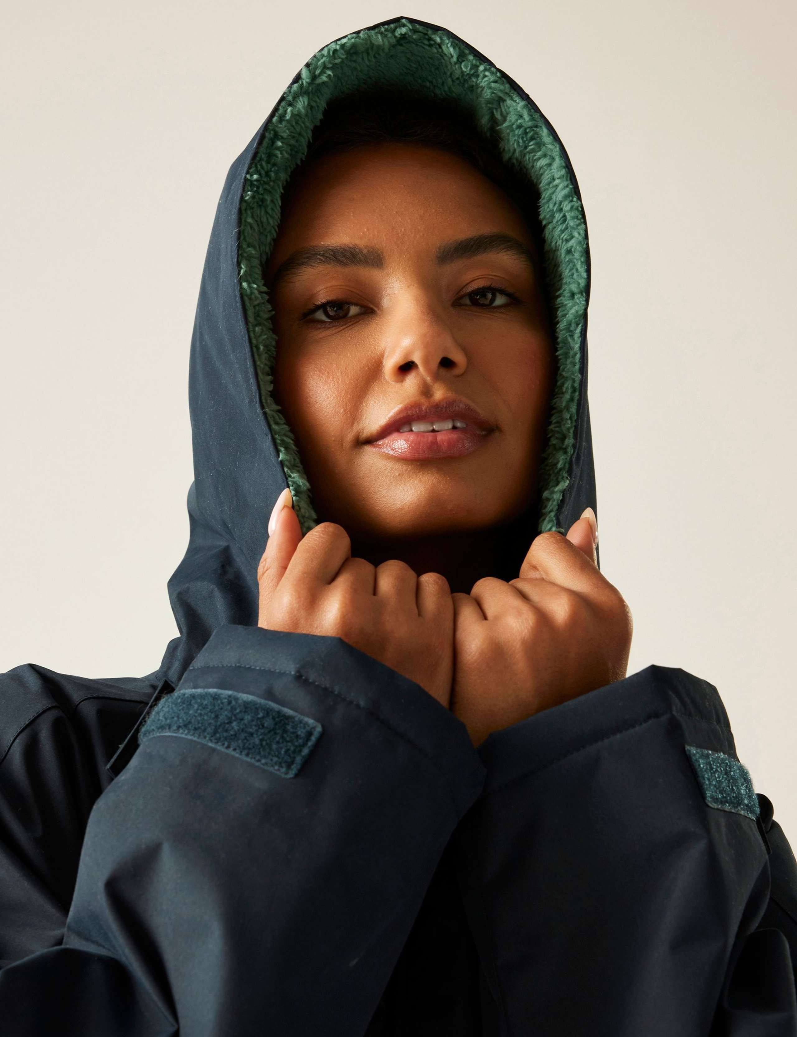 Waterproof Fleece Lined Changing Robe 5 of 7