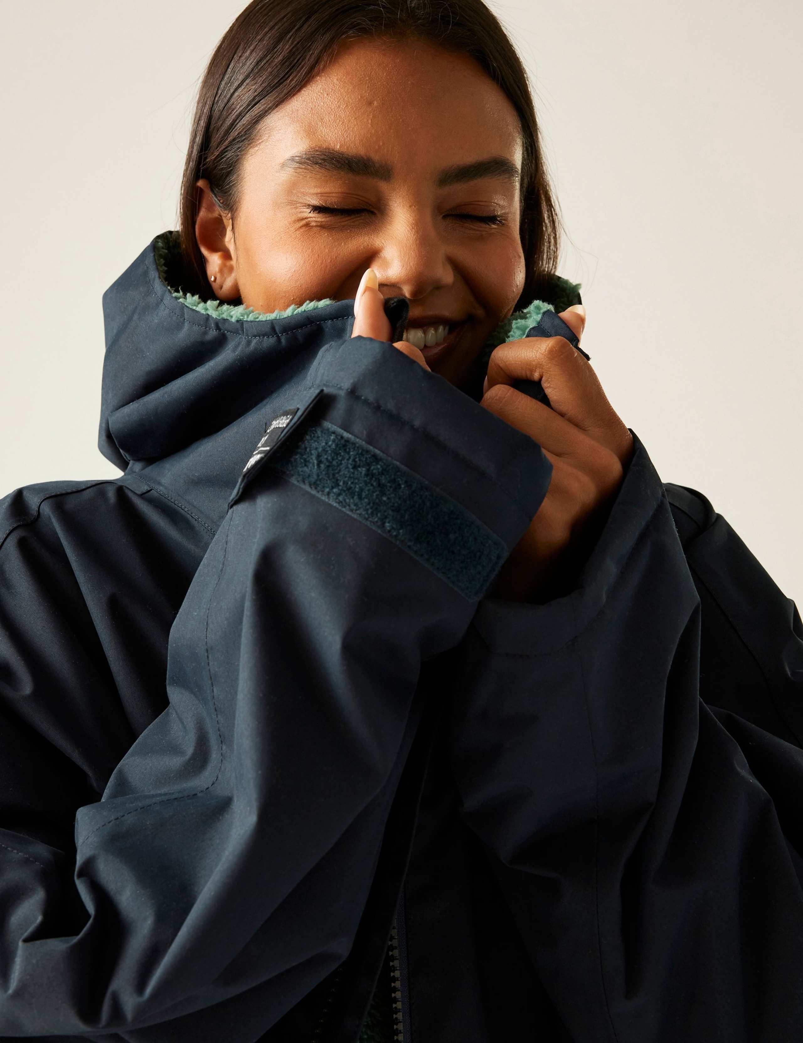 Waterproof Fleece Lined Changing Robe 6 of 7