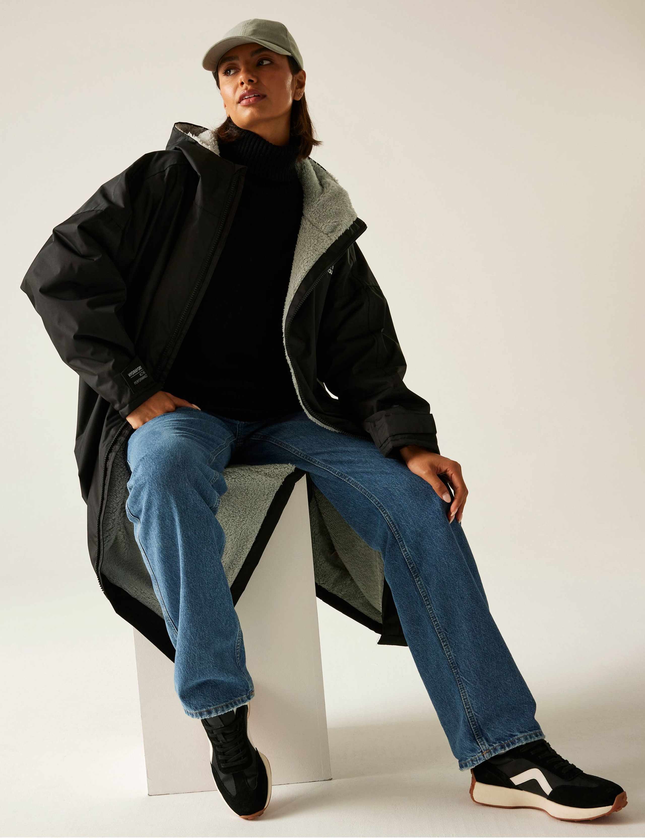 Waterproof Longline Changing Robe 4 of 10