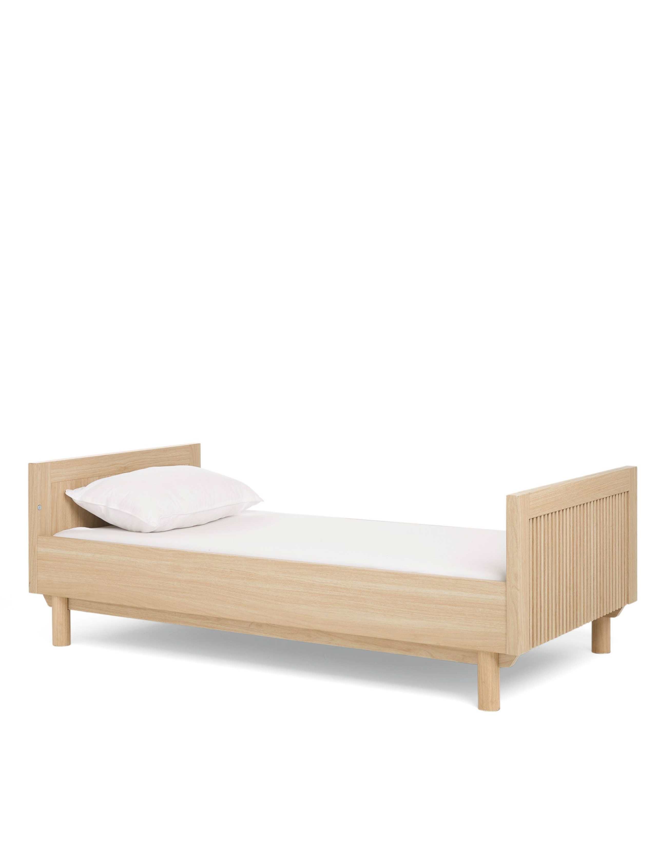 Oska Cot Bed 3 of 4