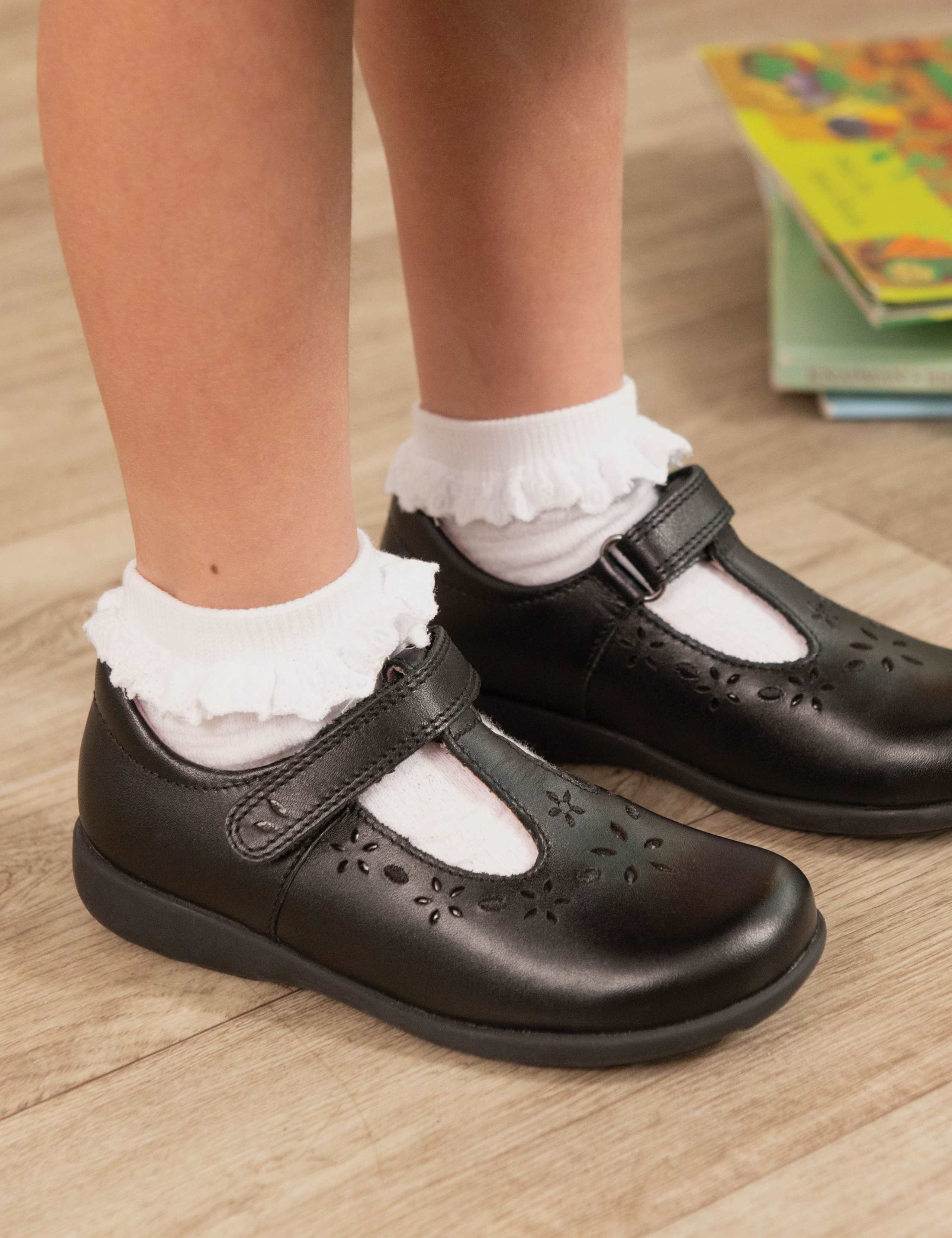 Kids' Leather School Shoes (6 Small - 1½ Large) 4 of 4