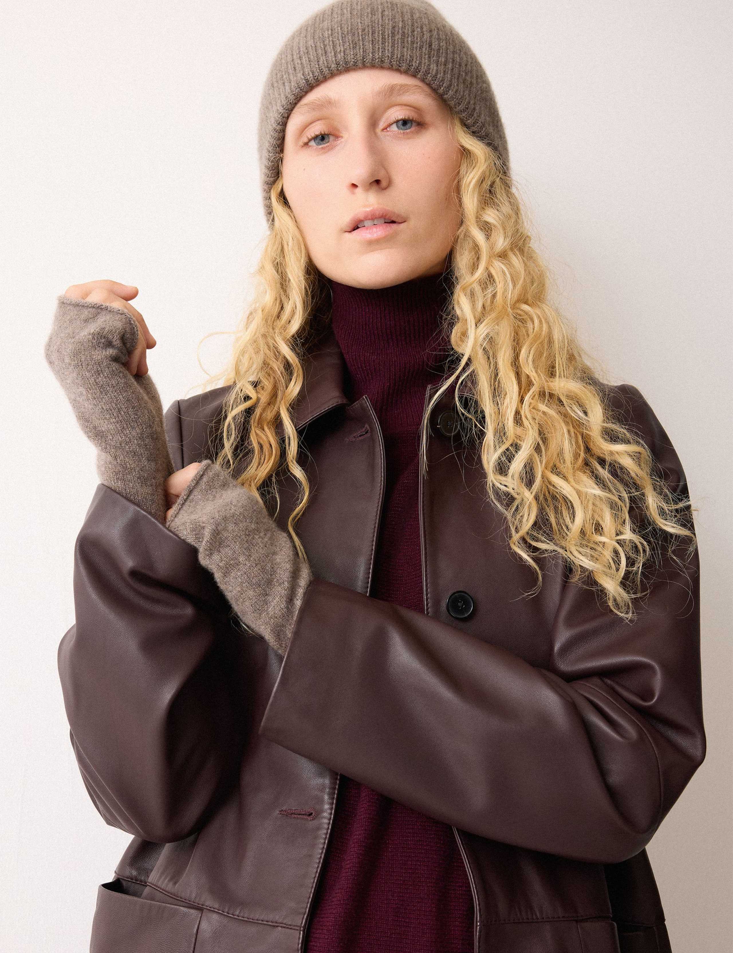 Cashmere Mittens 3 of 4