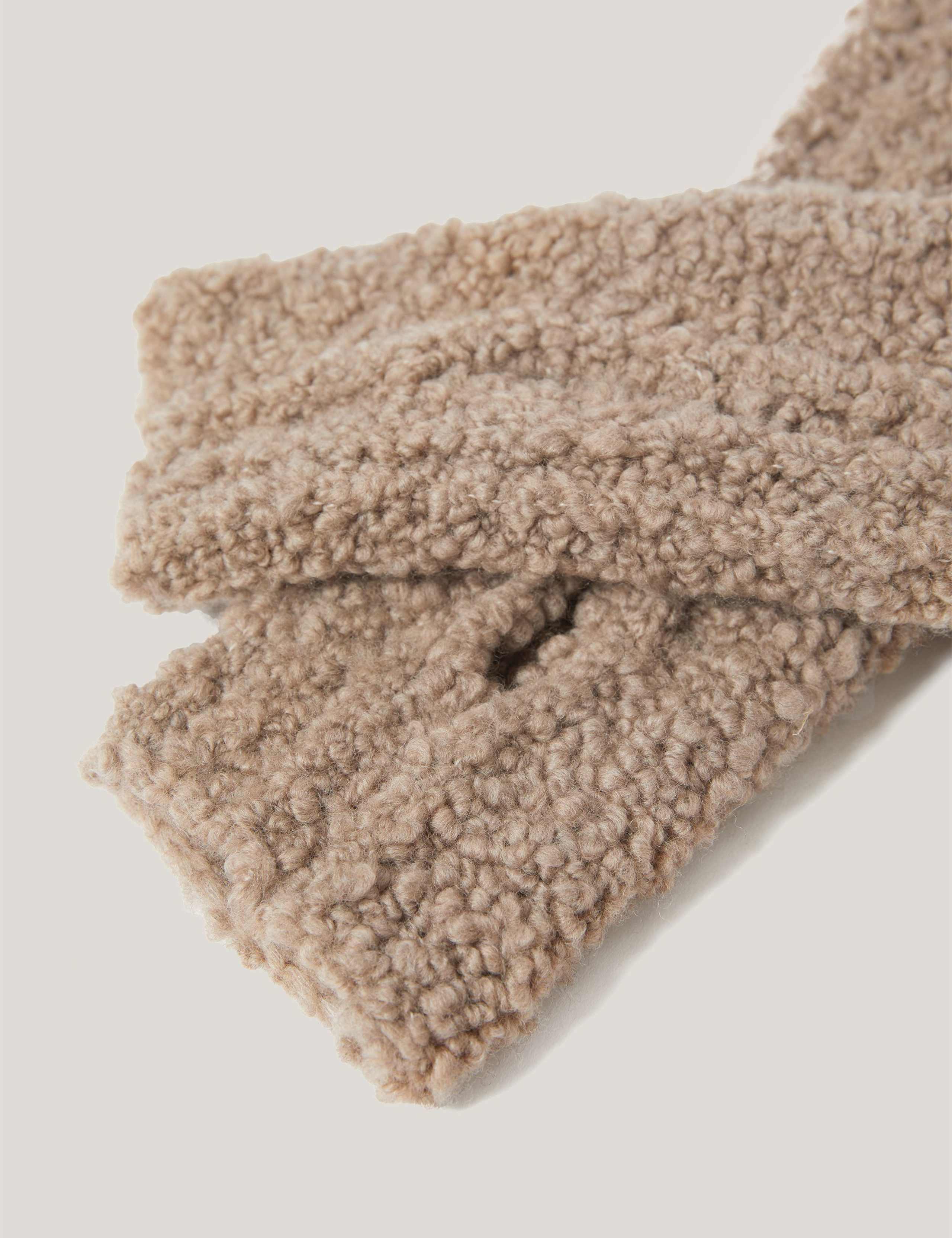 Boucle Mittens 2 of 5