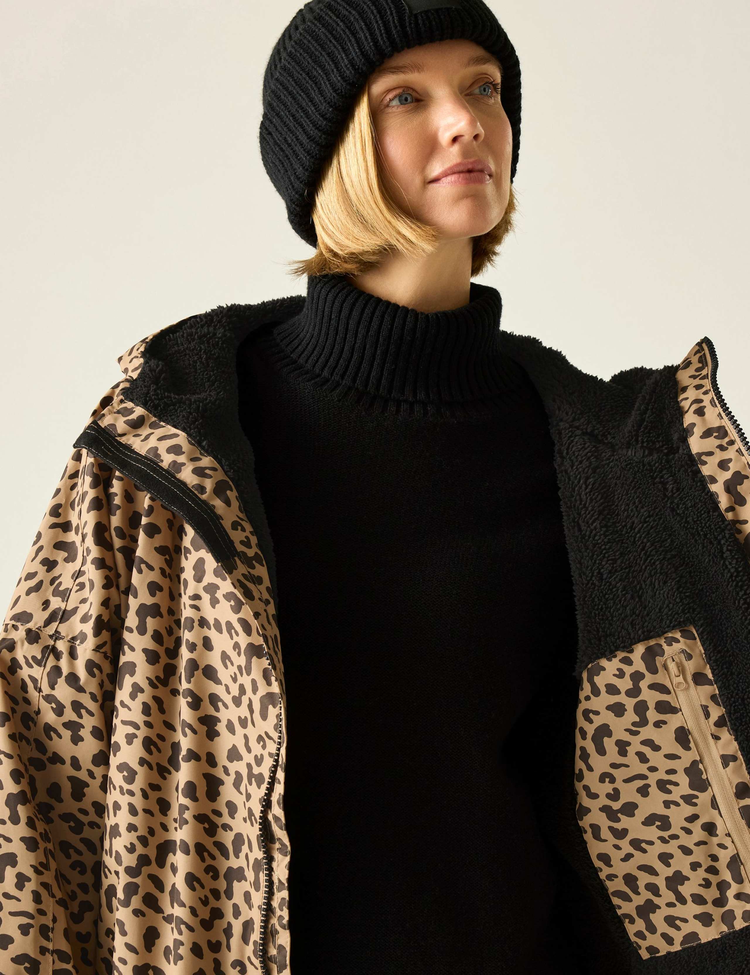 Waterproof Leopard Hooded Changing Robe 3 of 10