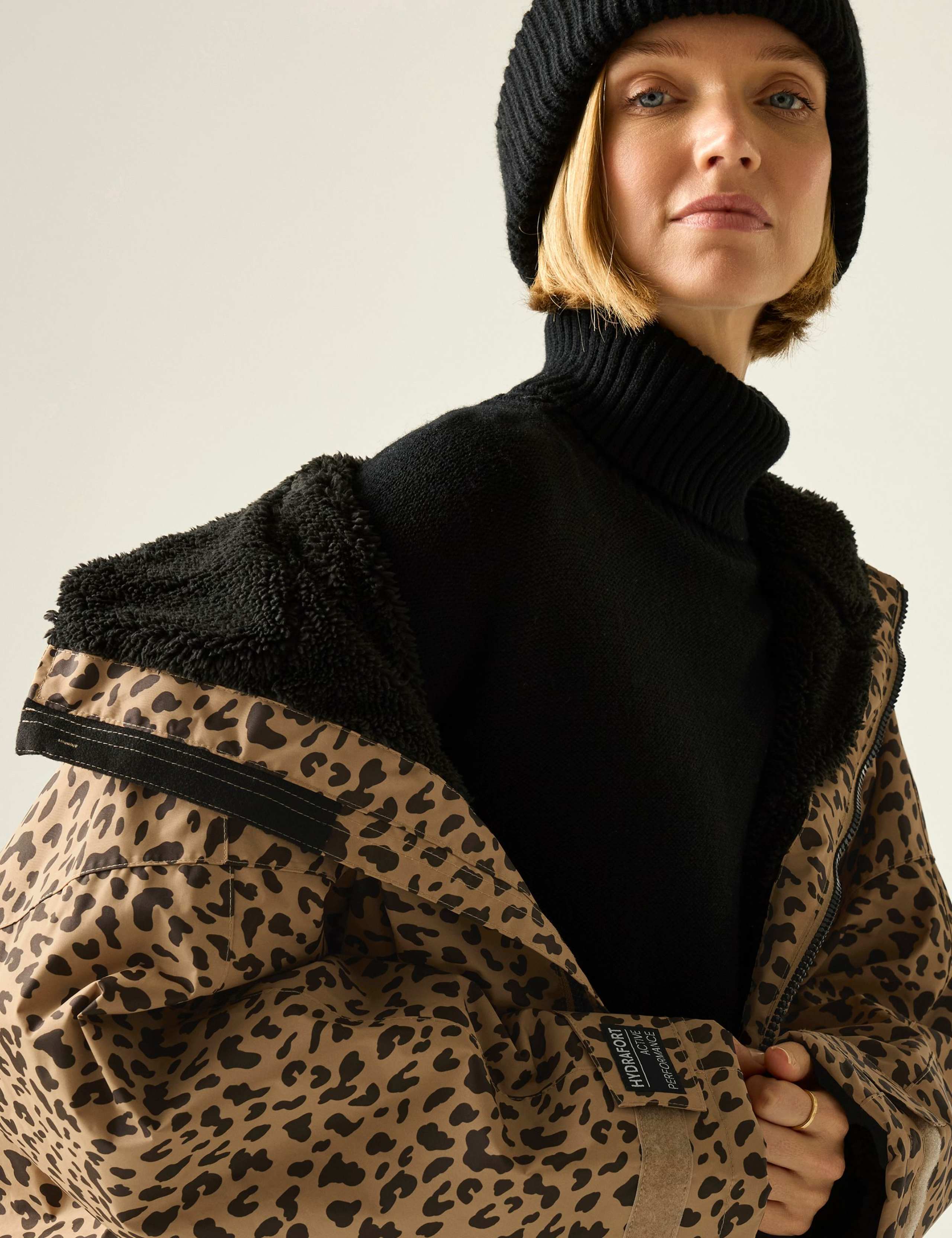 Waterproof Leopard Hooded Changing Robe 4 of 10