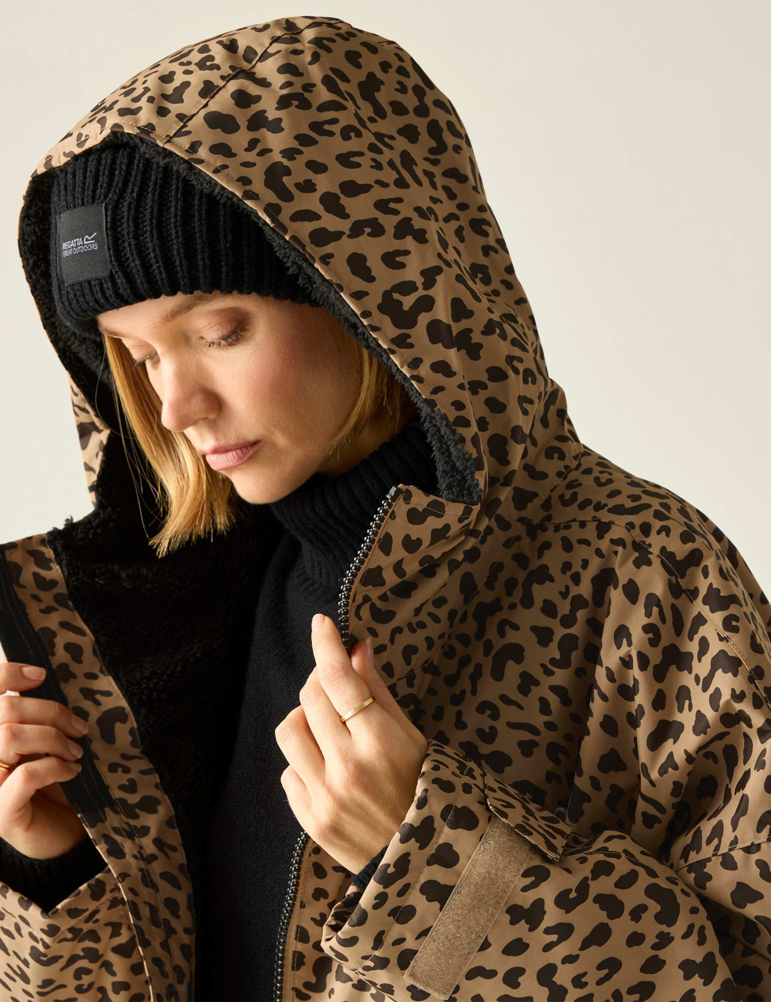 Waterproof Leopard Hooded Changing Robe 5 of 10
