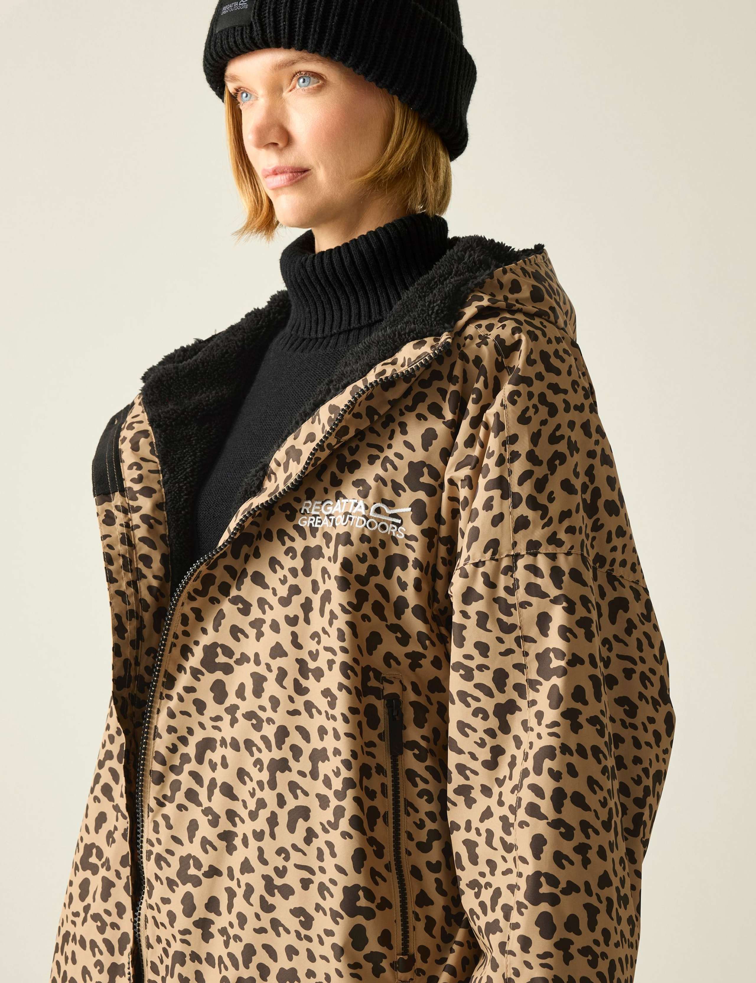 Waterproof Leopard Hooded Changing Robe 6 of 10