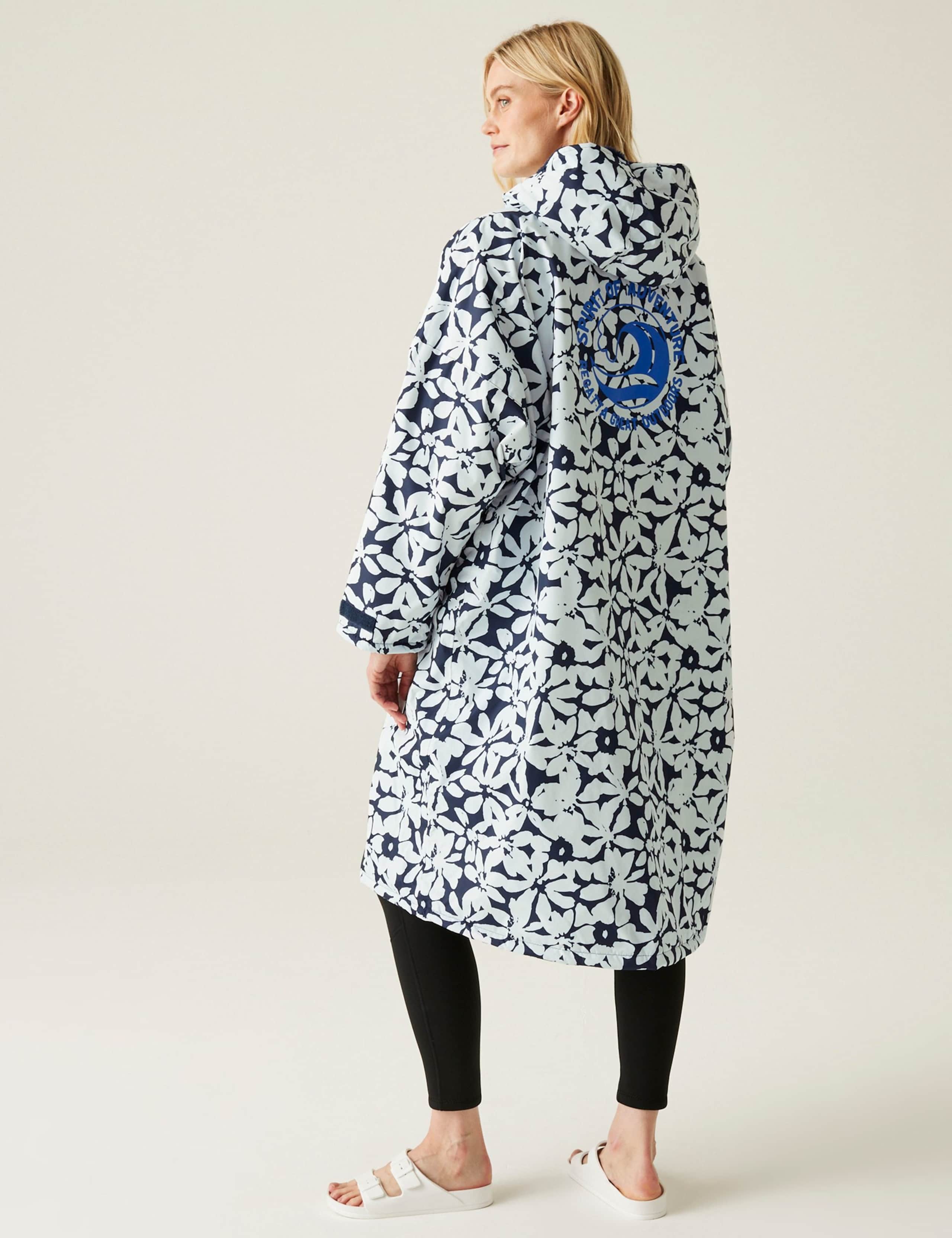 Waterproof Hooded Borg Lined Changing Robe 6 of 6