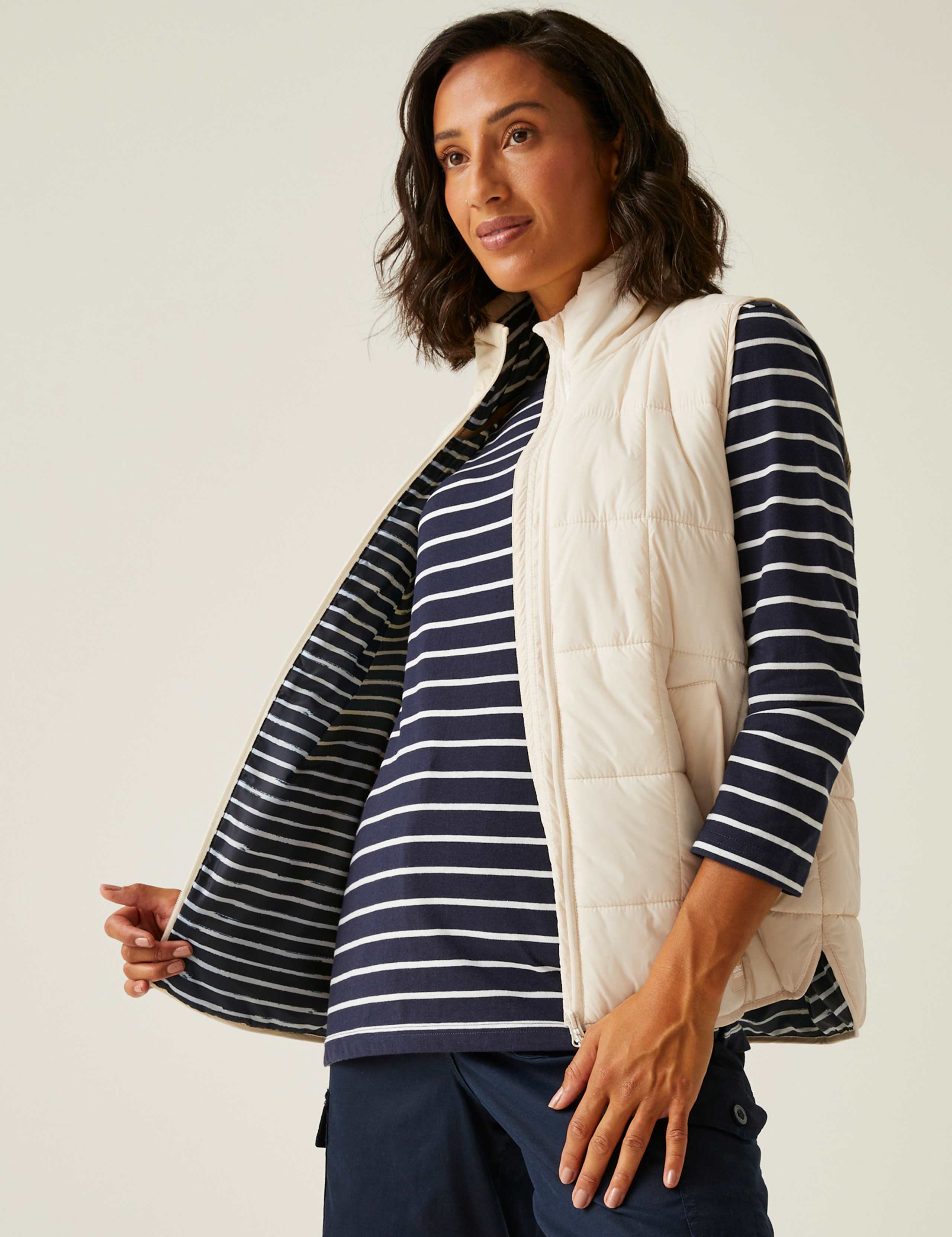 Courcelle II Quilted Padded Zip Up Gilet 3 of 9
