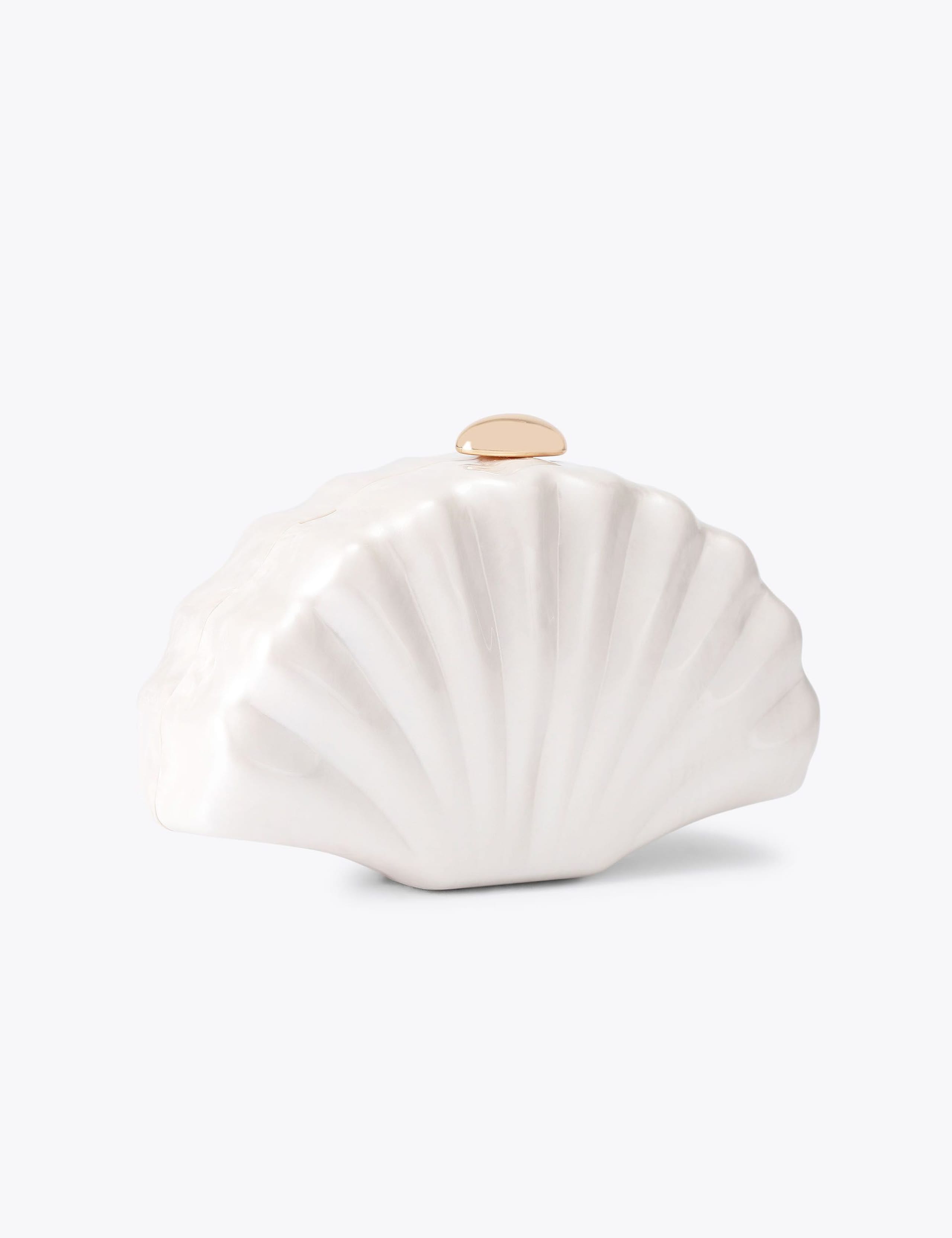 Chain Strap Seashell Clutch Bag 2 of 4