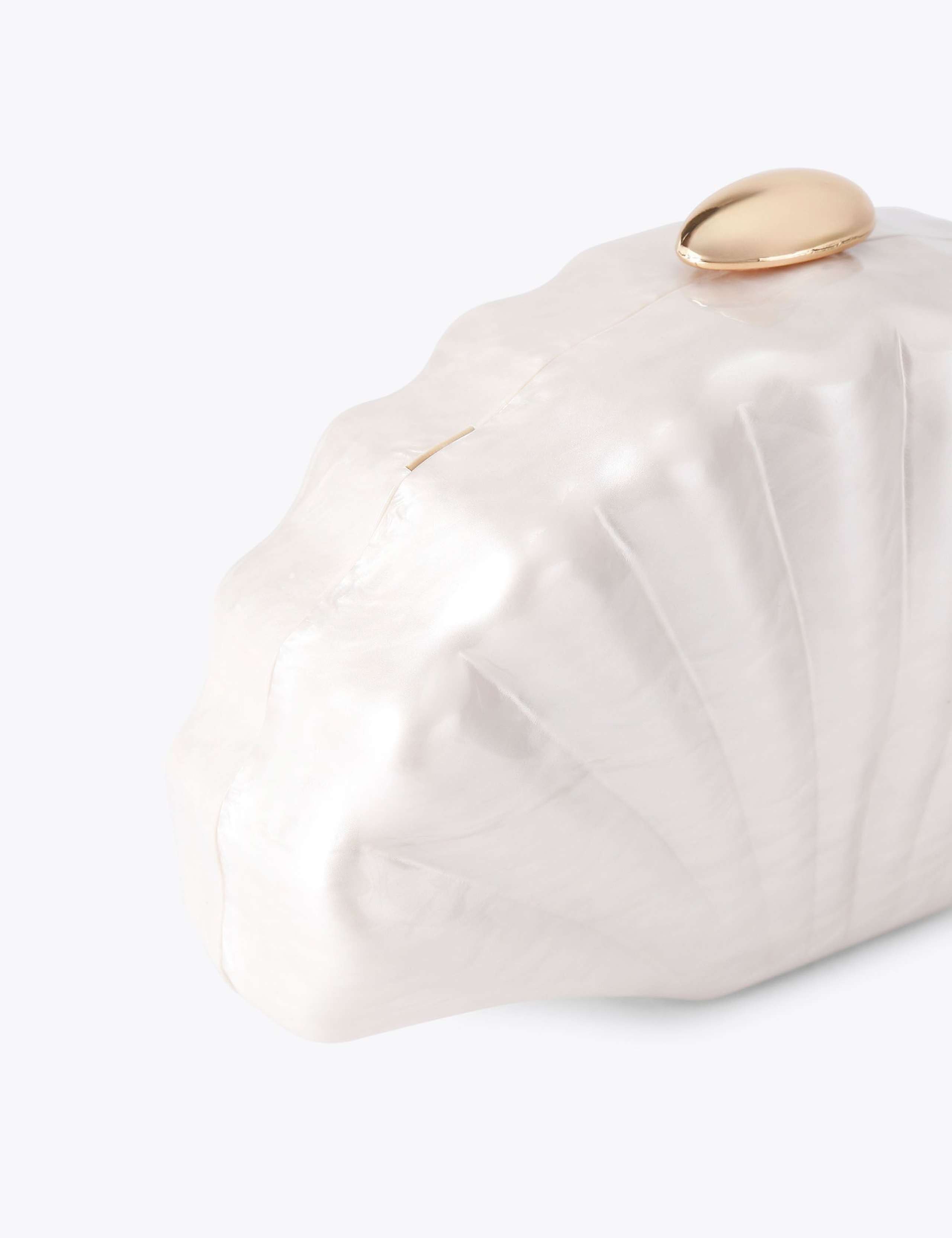 Chain Strap Seashell Clutch Bag 4 of 4