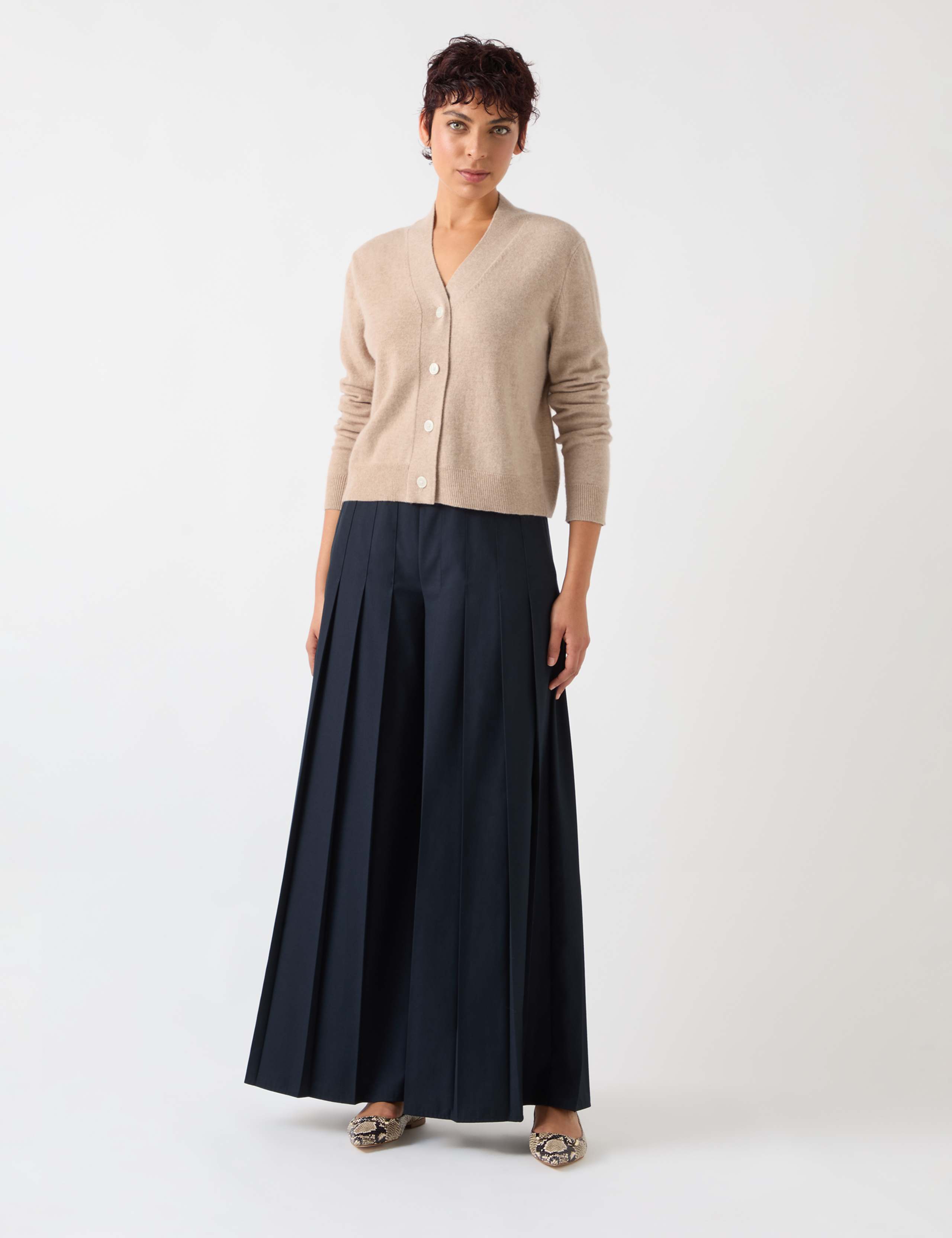Merino Wool Rich V-Neck Cropped Cardigan 3 of 4