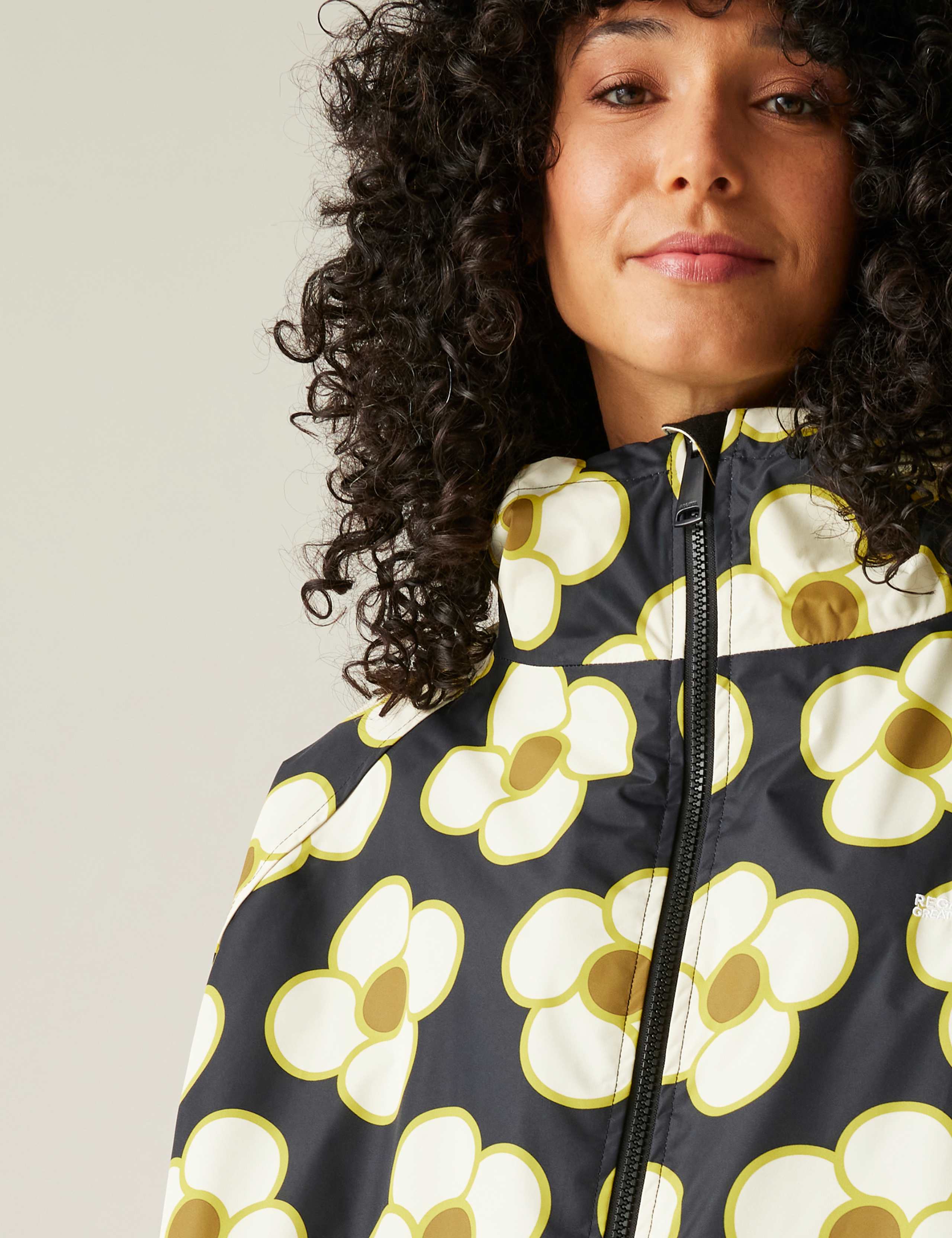 Orla Kiely Waterproof Changing Robe 4 of 10