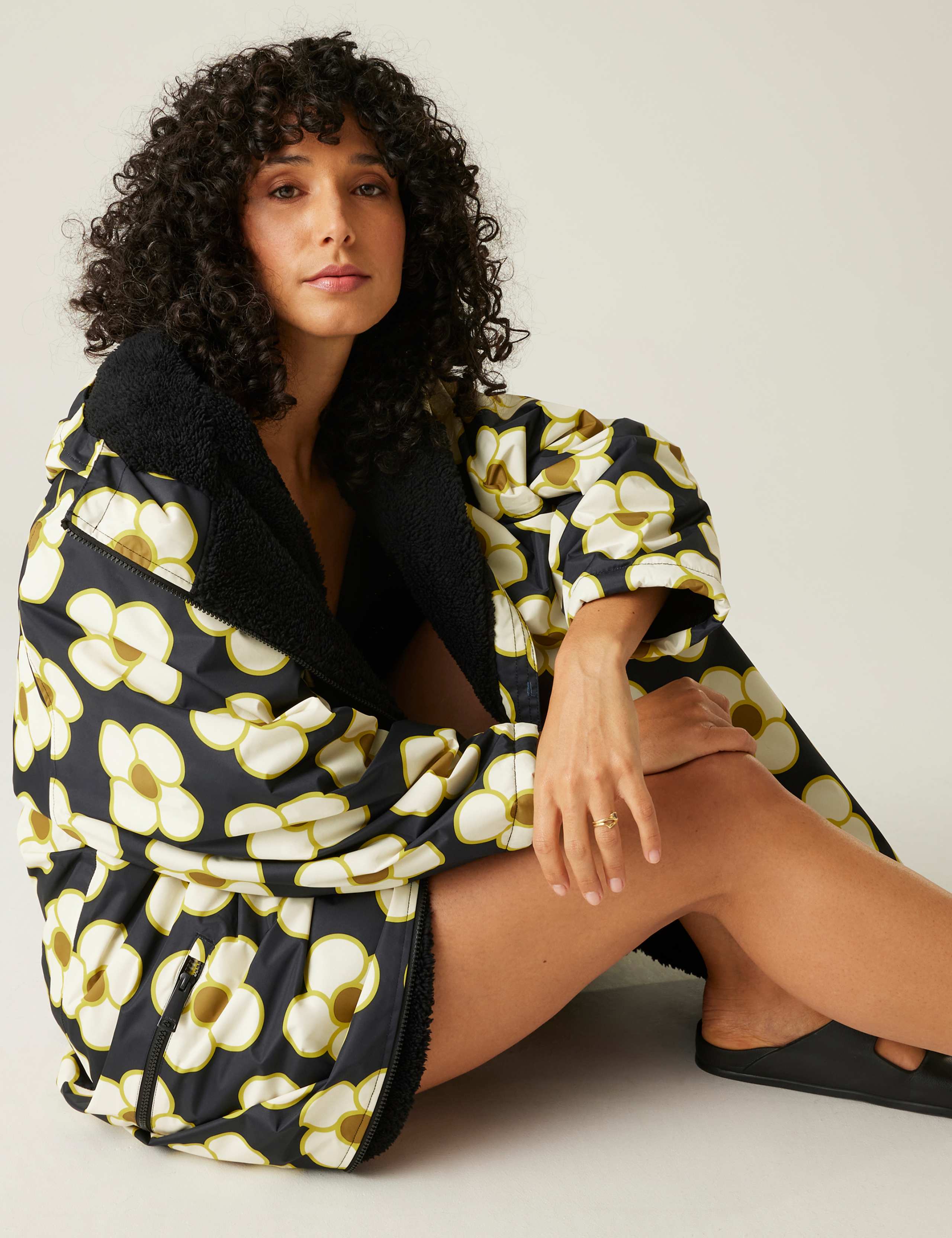 Orla Kiely Waterproof Changing Robe 5 of 10