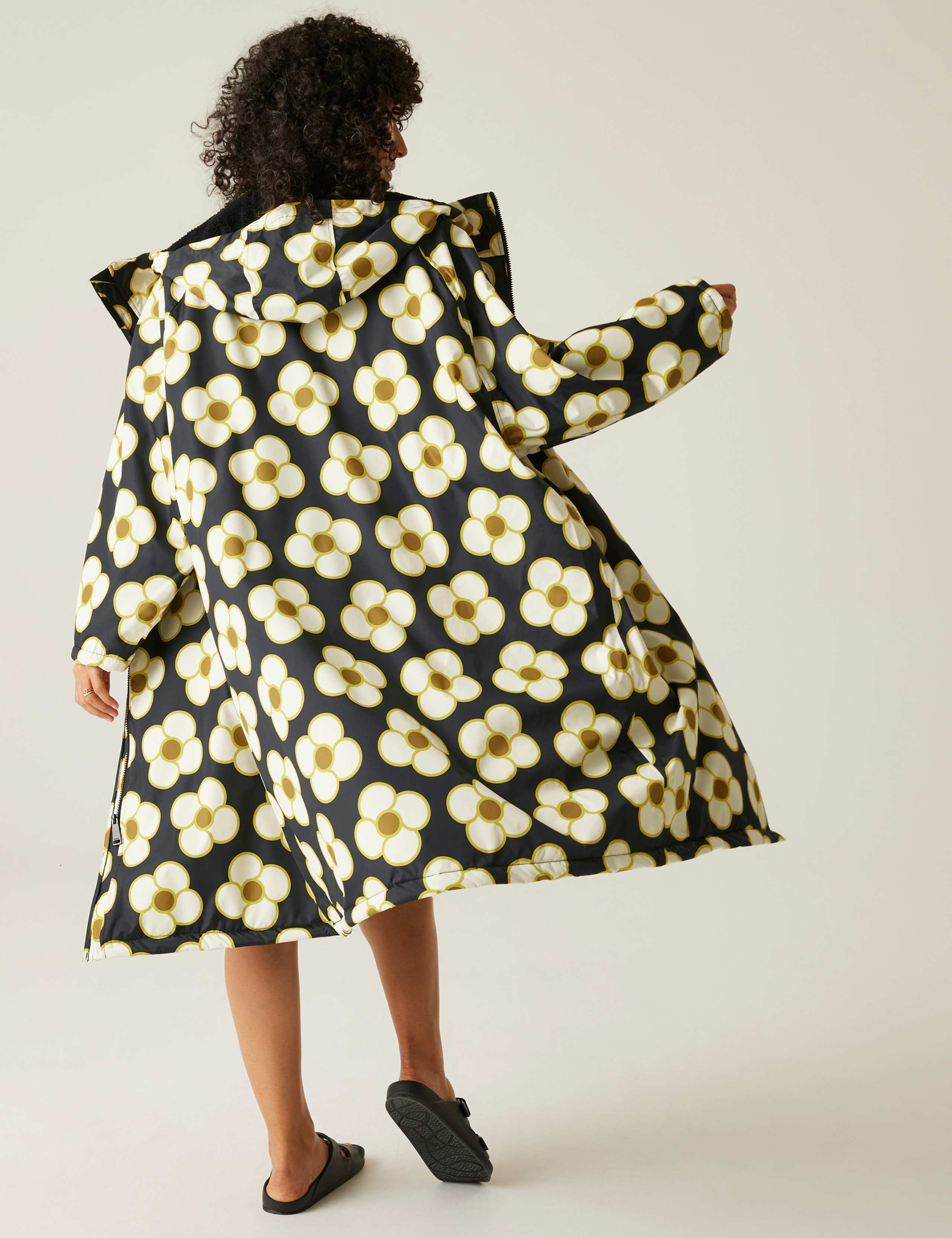Orla Kiely Waterproof Changing Robe 6 of 10