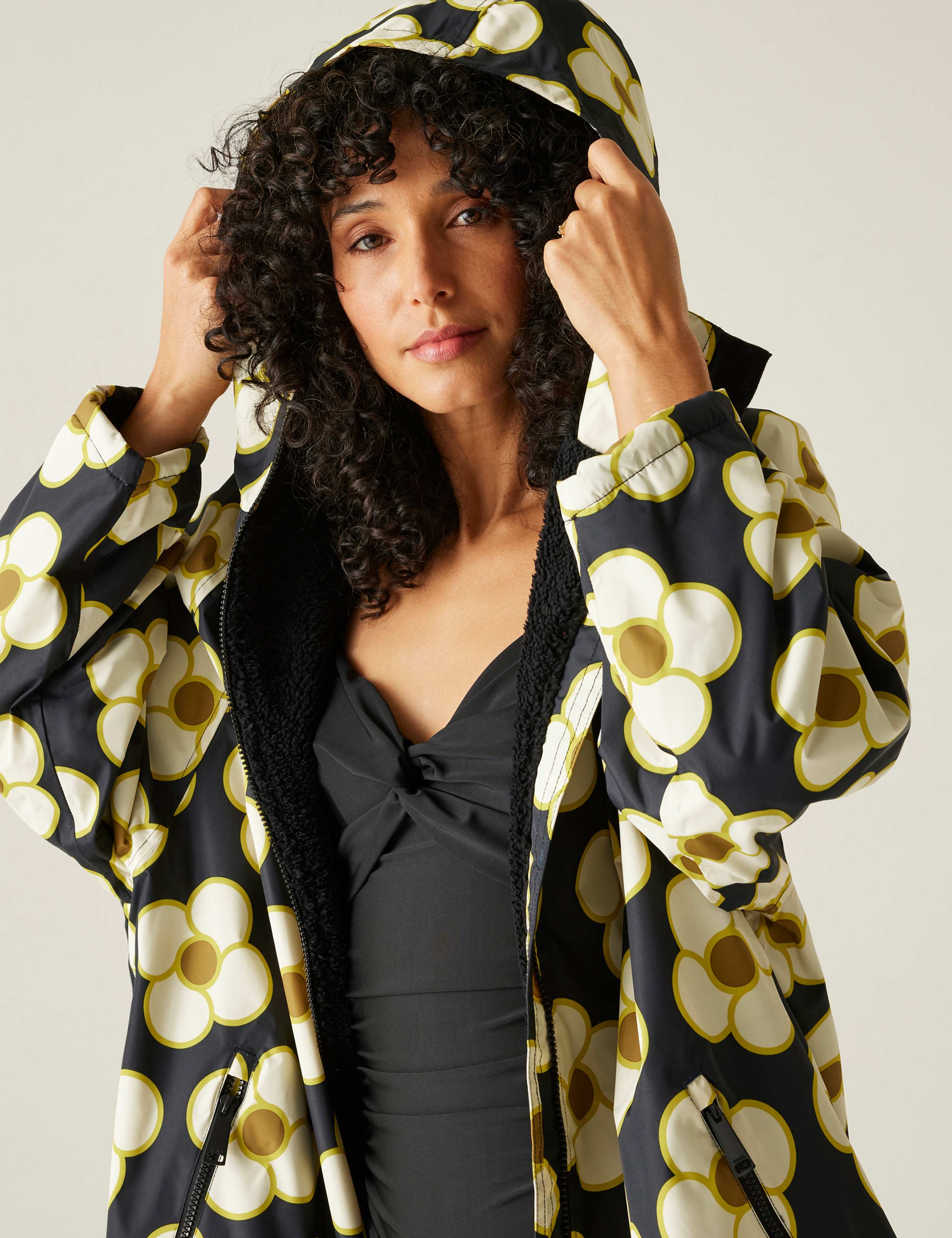 Orla Kiely Waterproof Changing Robe 8 of 10