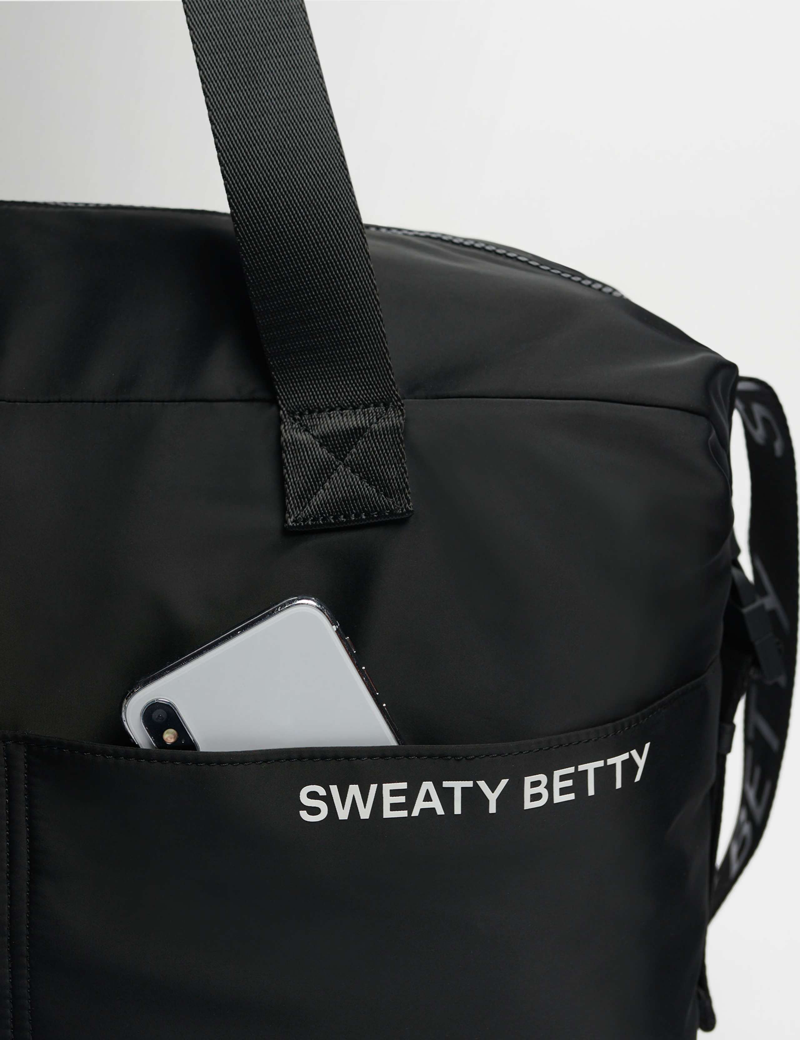 Strive Nylon Water Resistant Gym Bag 8 of 13