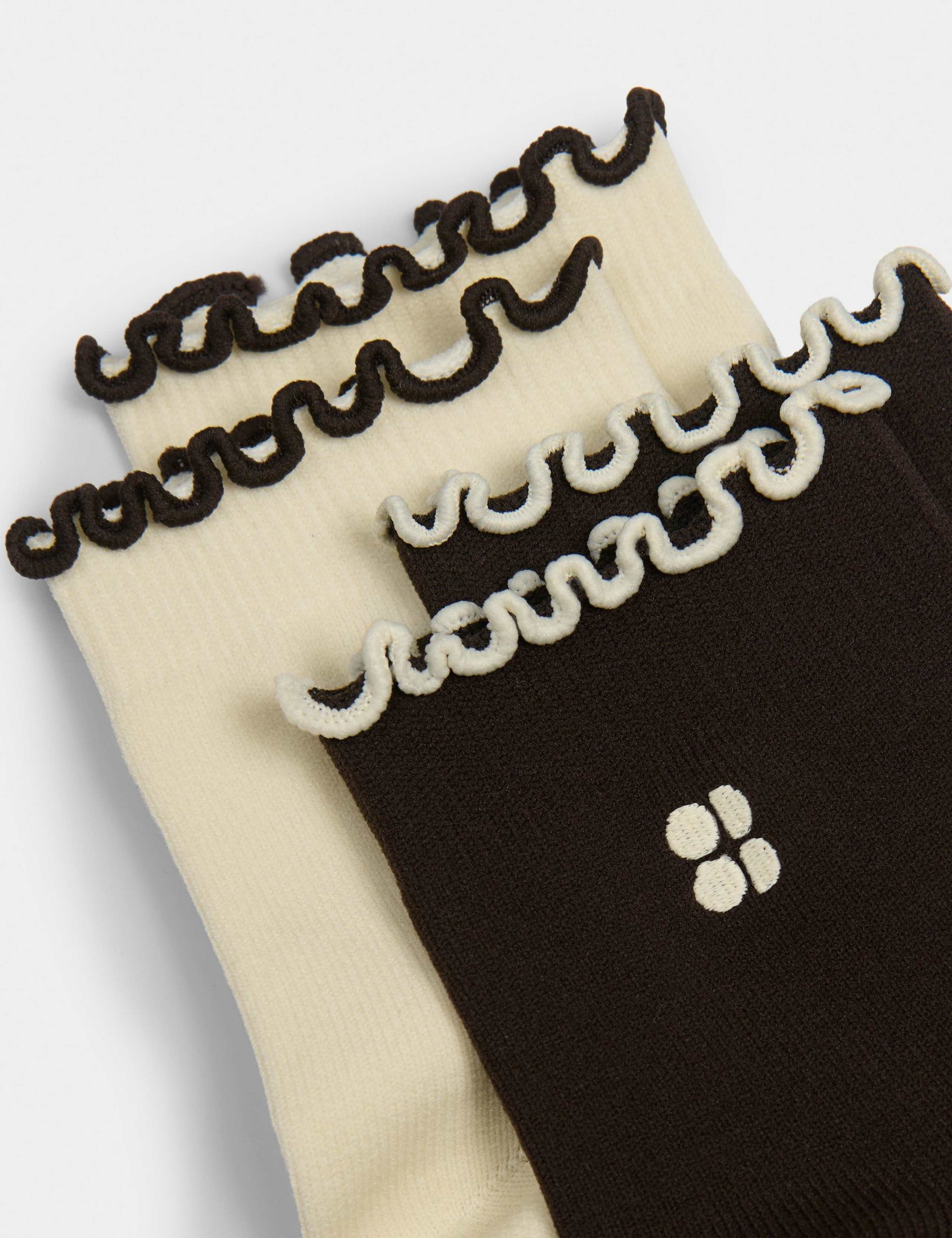 2 Pack Frill Cuff Ankle High Socks 3 of 4