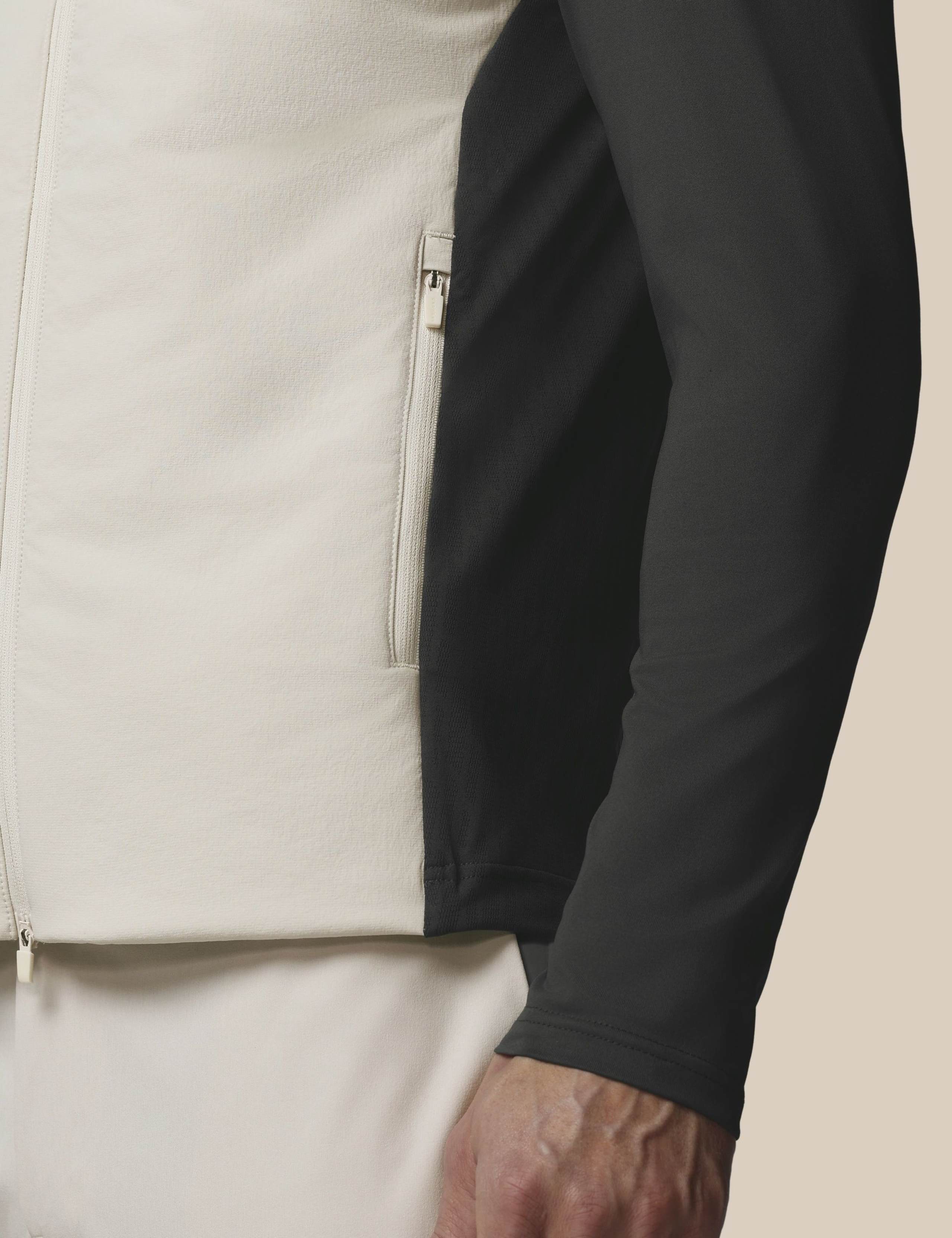 Technical Lightweight Zip Up Golf Gilet 6 of 6