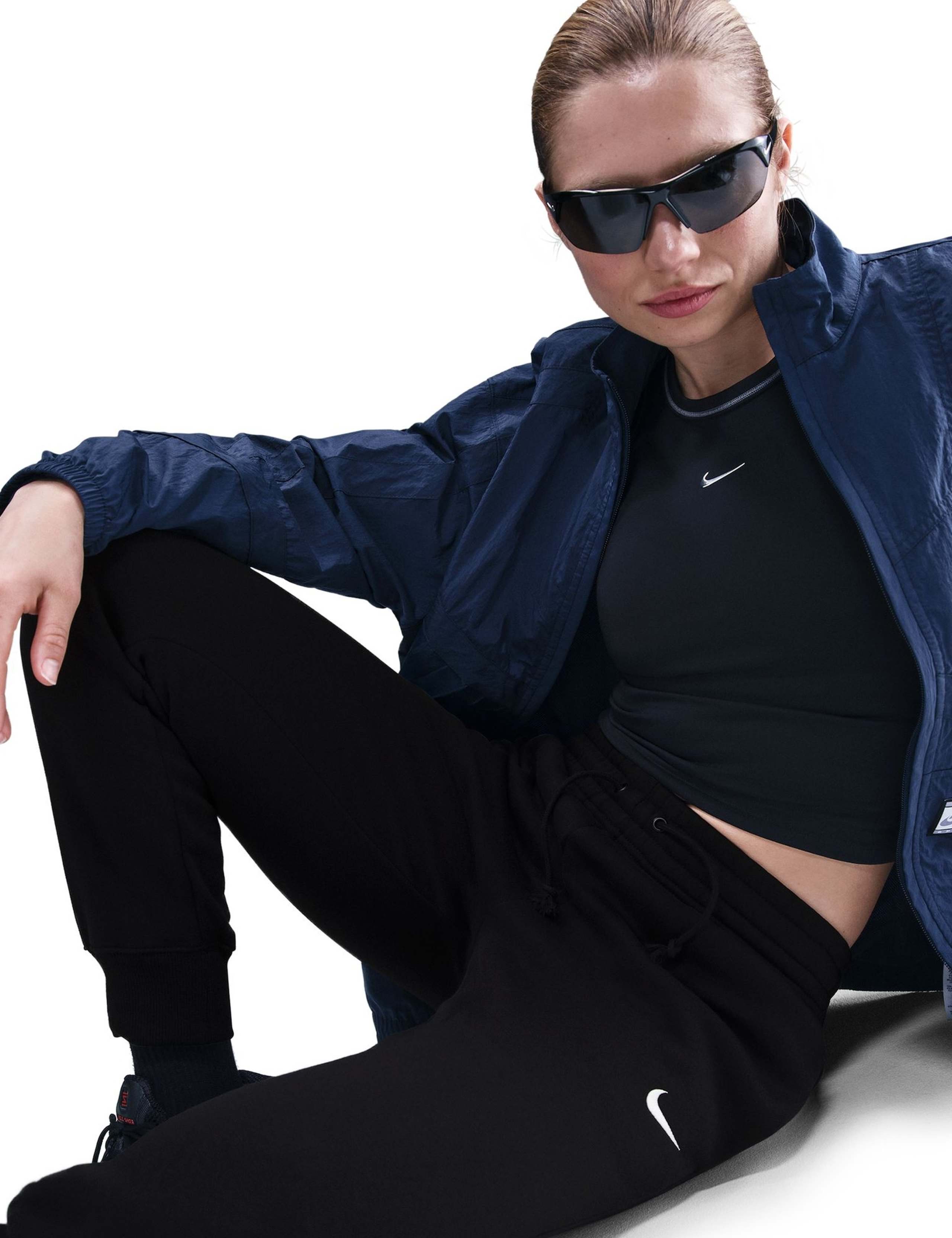 Phoenix Fleece Tapered Joggers 3 of 6