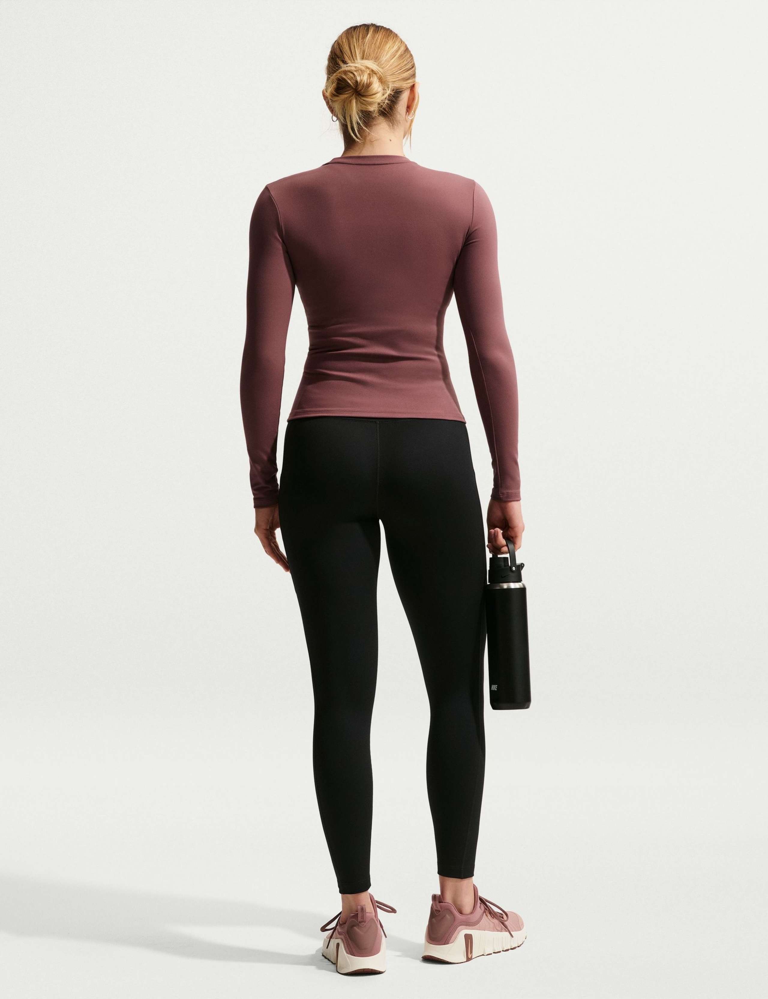 One High-Waisted 7/8 Leggings 3 of 7