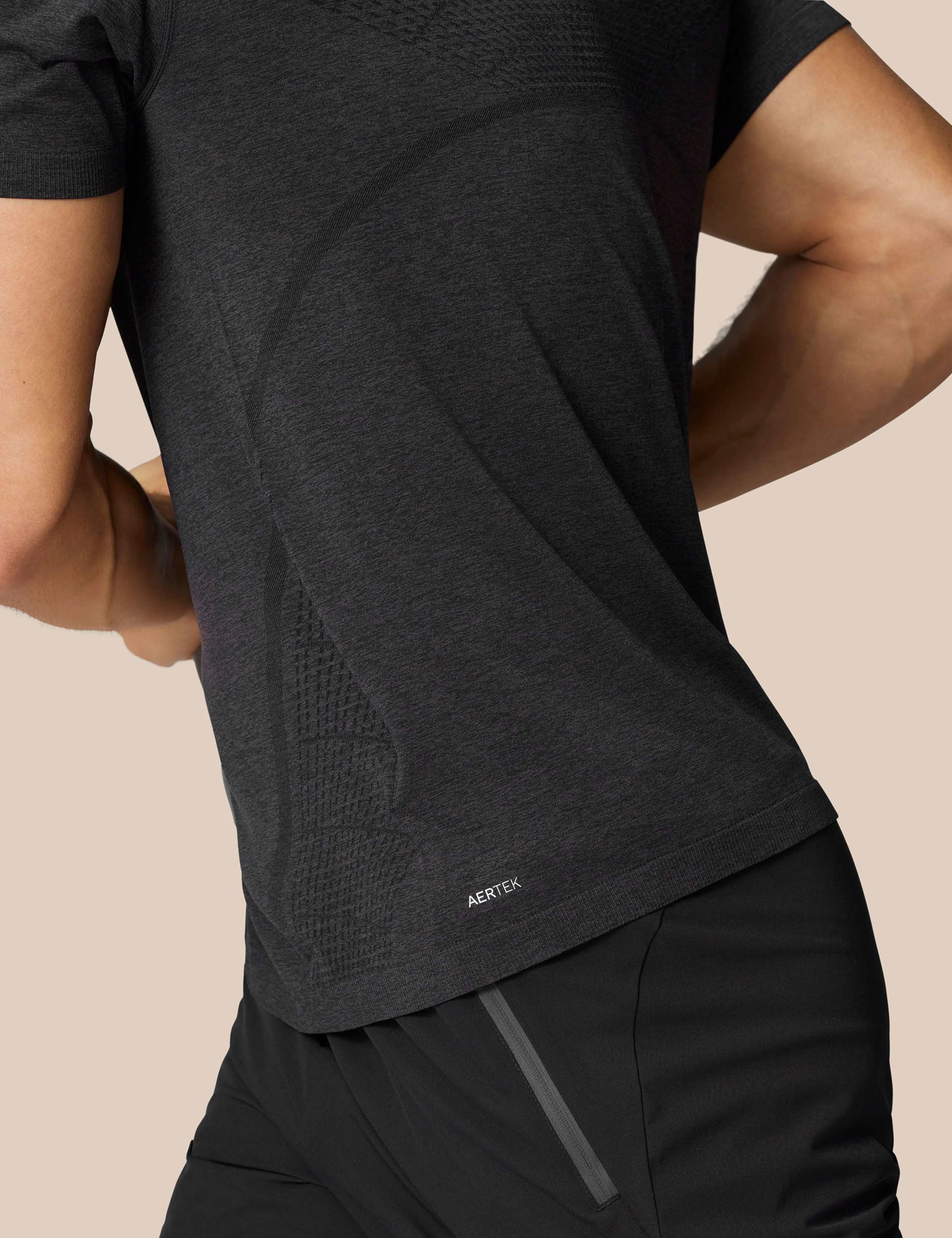 Seam Free Crew Neck Sports T-Shirt 2 of 6