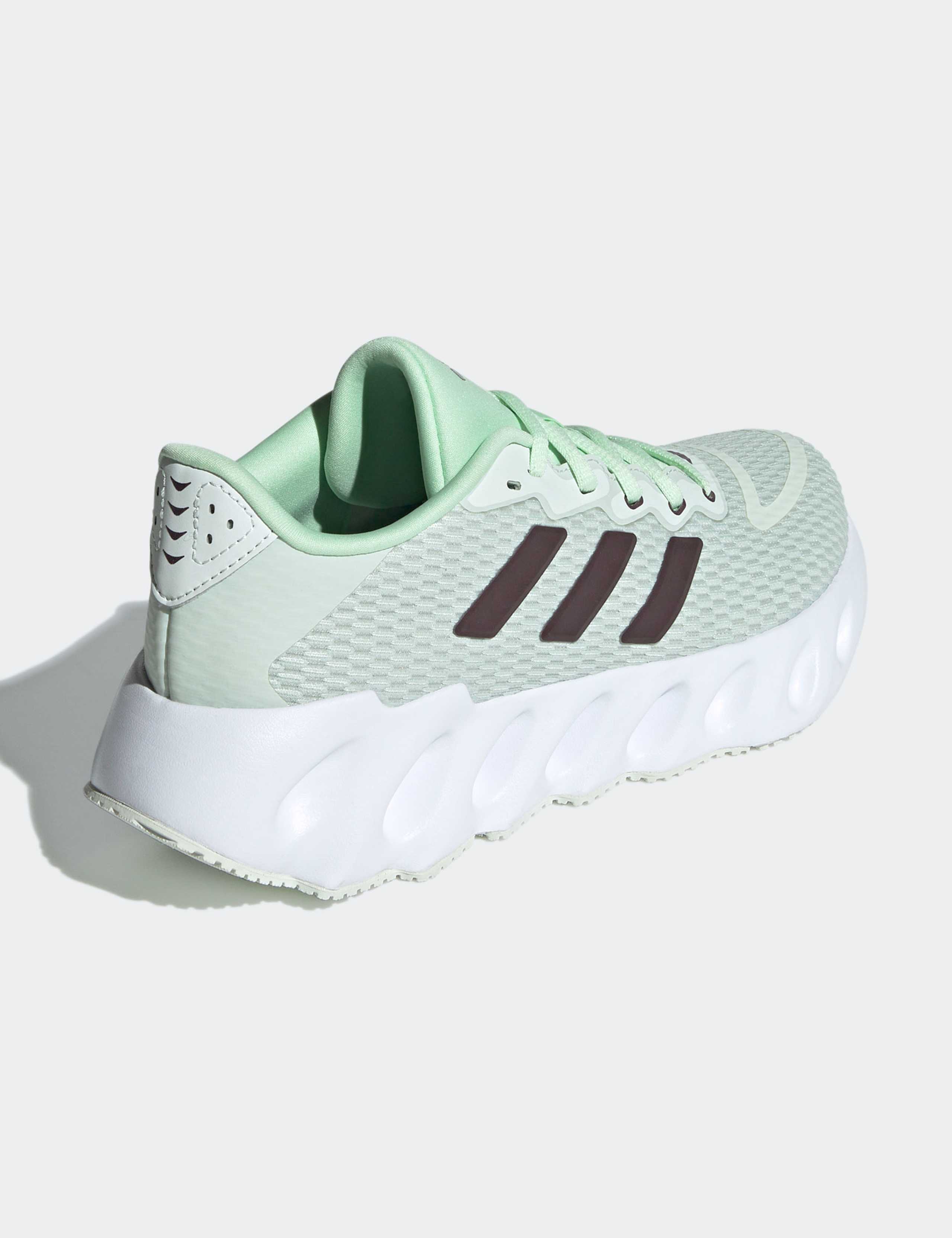 Switch Run Trainers 3 of 6