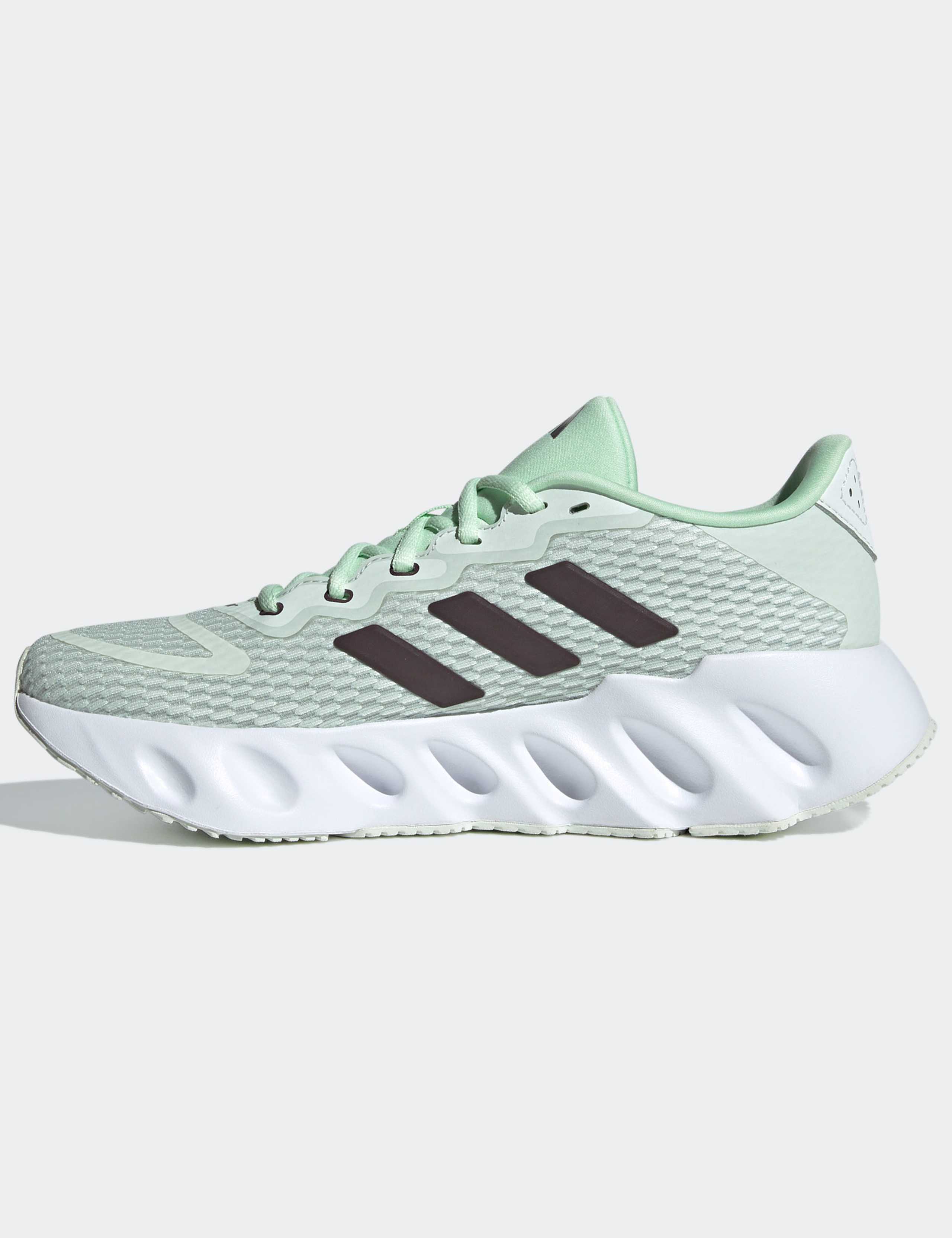 Switch Run Trainers 4 of 6