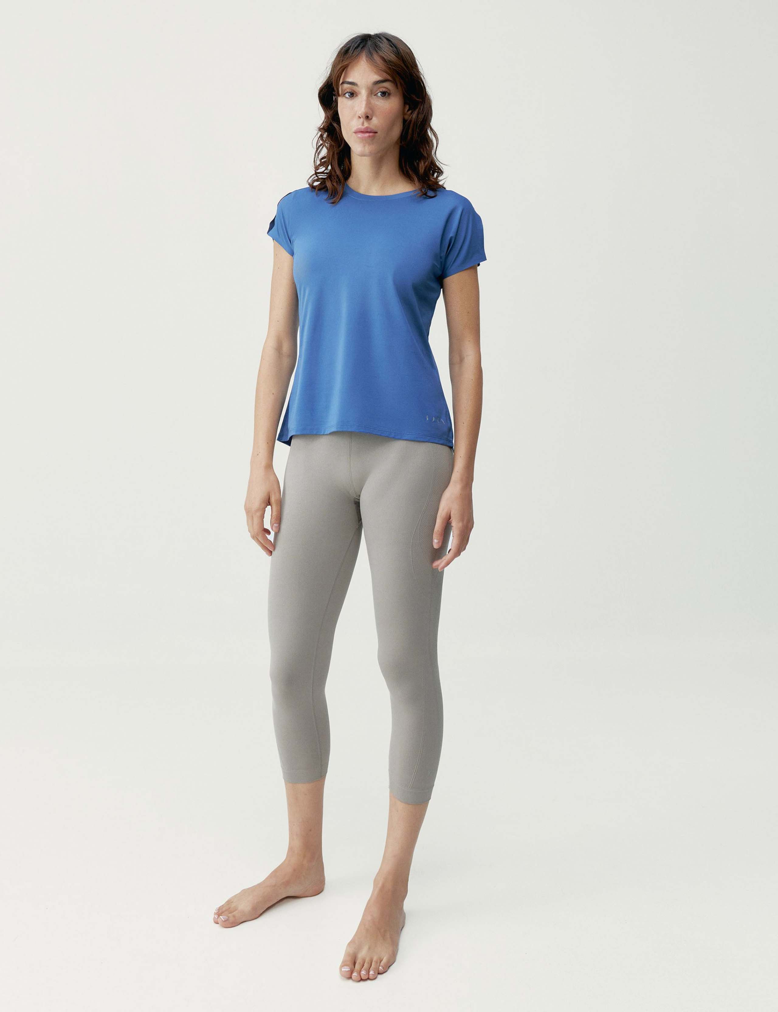 Aina Crew Neck Cutout Detail Sports T-Shirt 3 of 5