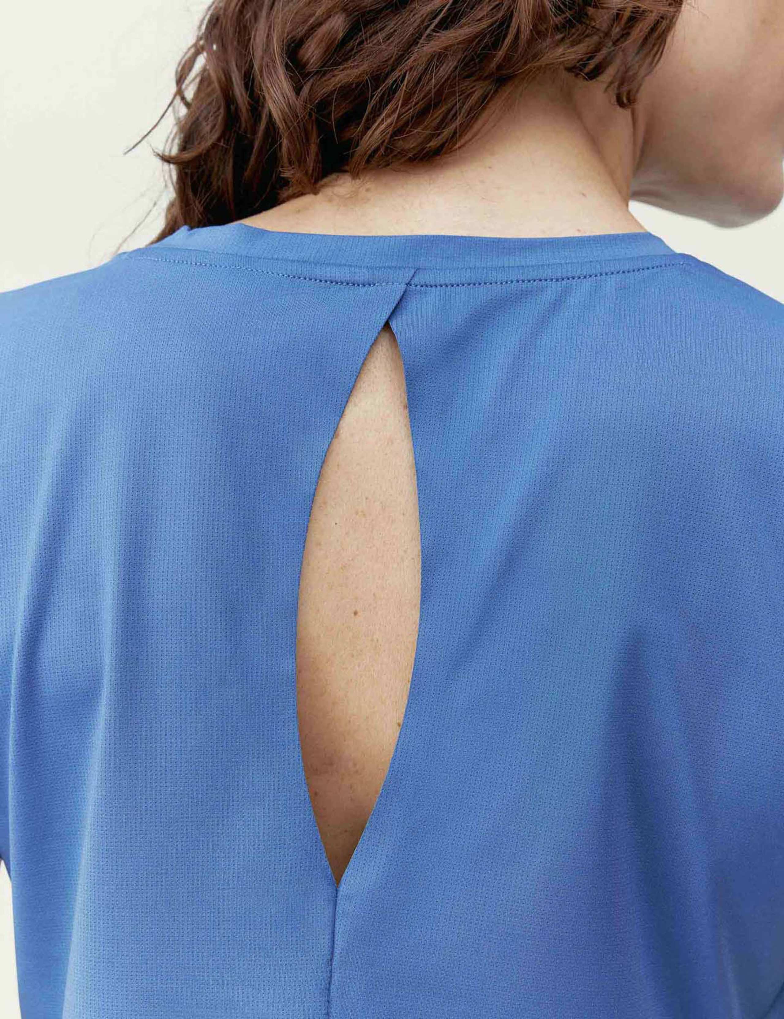 Aina Crew Neck Cutout Detail Sports T-Shirt 5 of 5