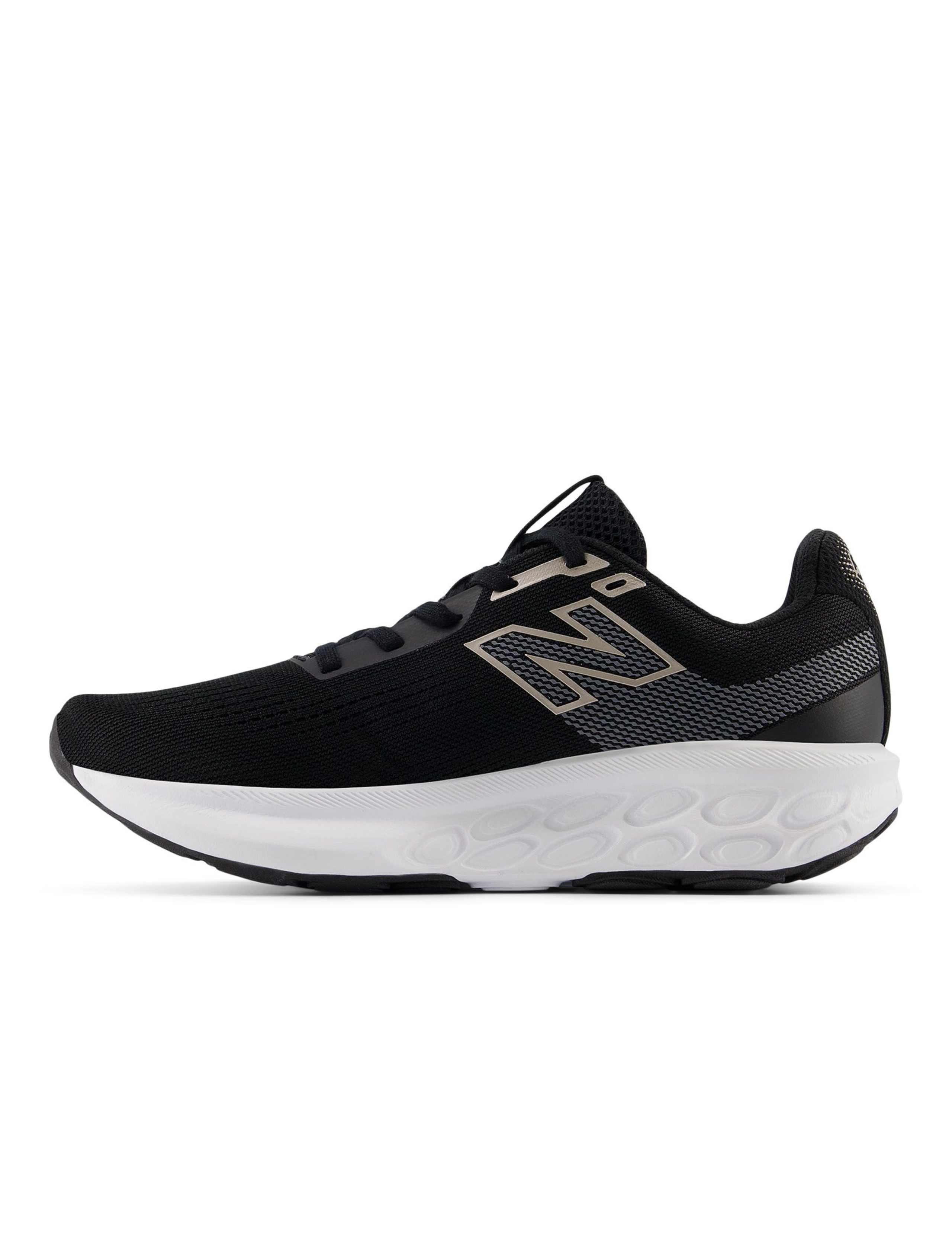 520v9 Running Trainers 2 of 7