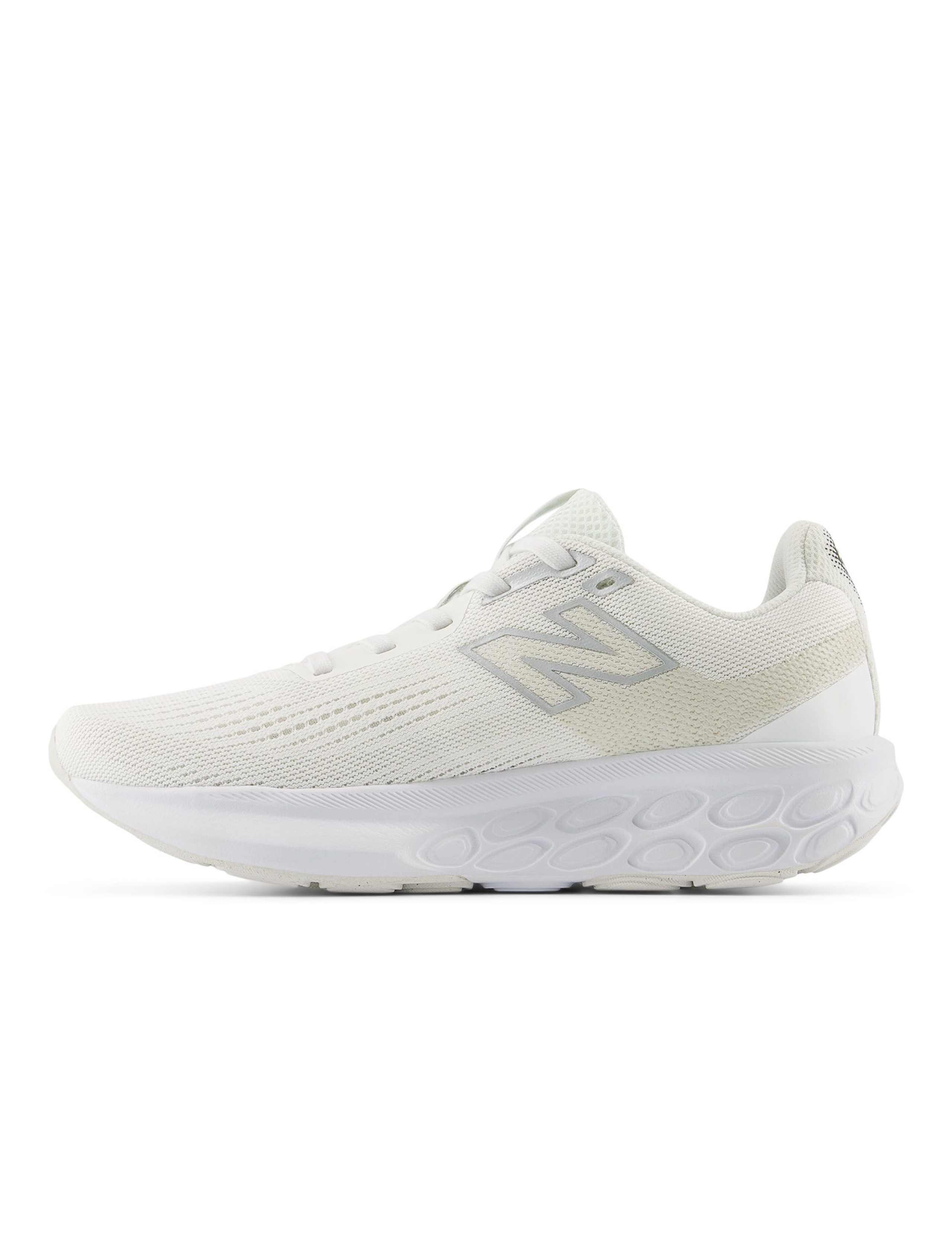 520v9 Running Trainers 2 of 6